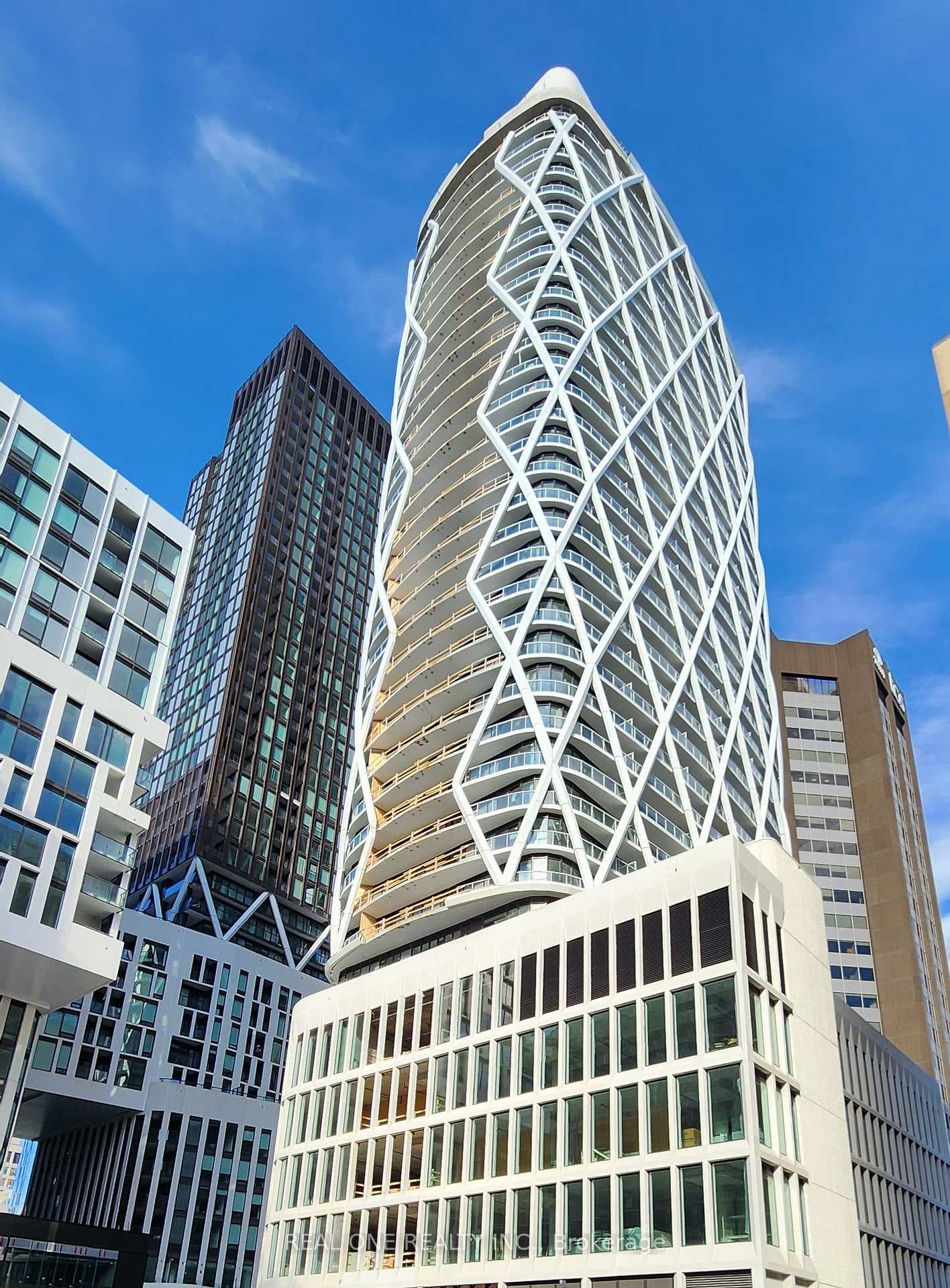 230 Simcoe Street Unit 931 photo 1