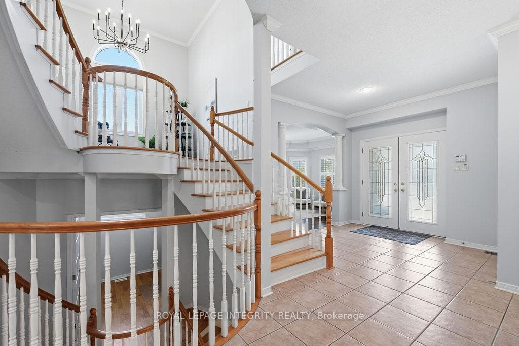 185 INSMILL Crescent photo 10