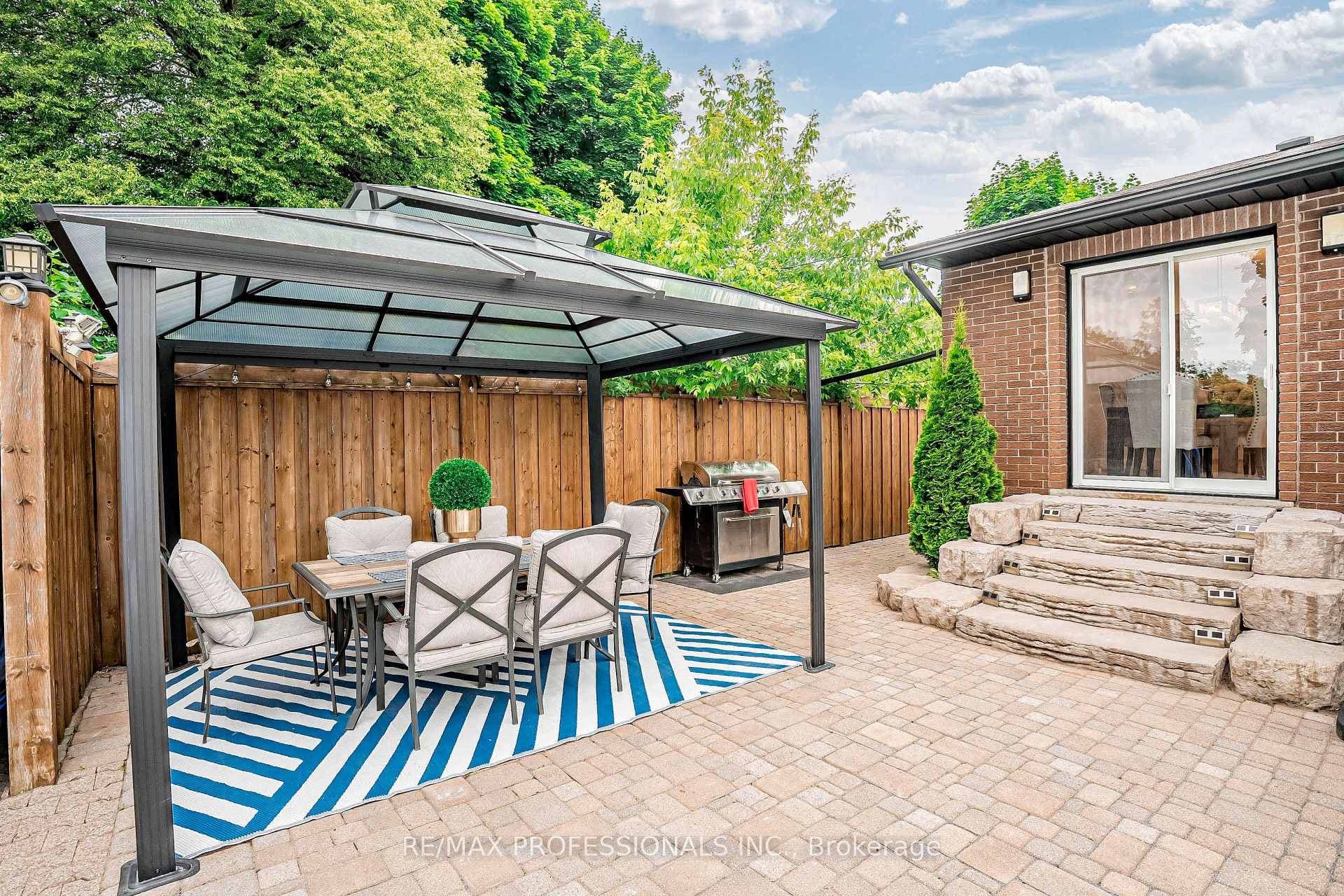 130 Dunsdon Street photo 9