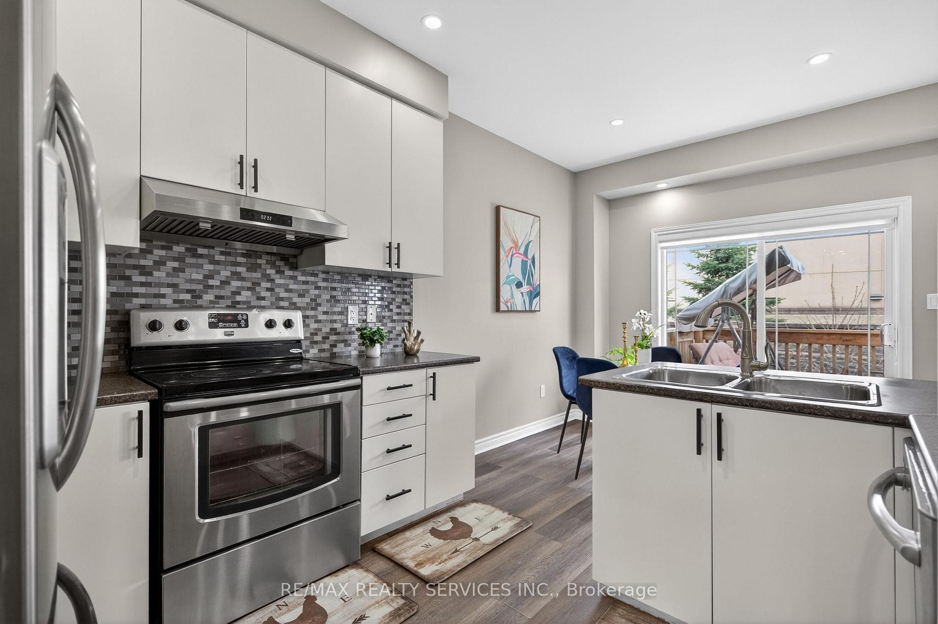 69 Mantz Crescent photo 21