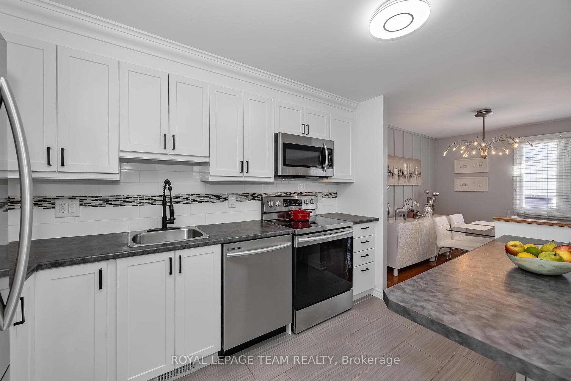 18 Benlea Drive Unit C photo 16