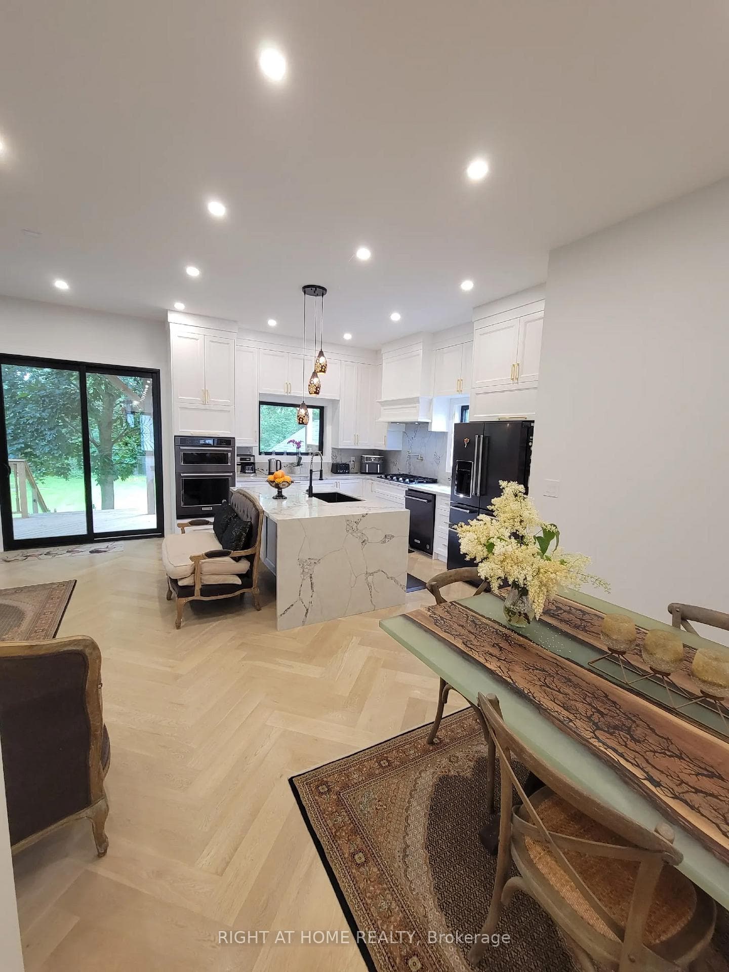 215 Bayview Avenue photo 44