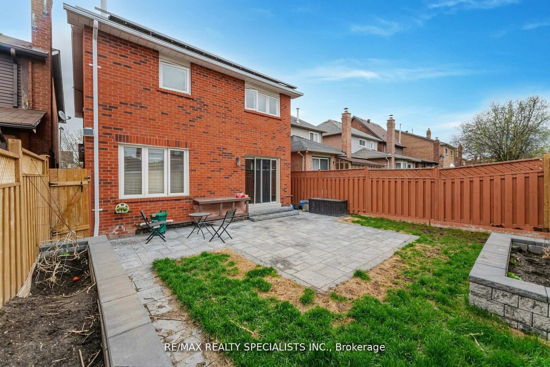 21 Bighorn Crescent photo 39