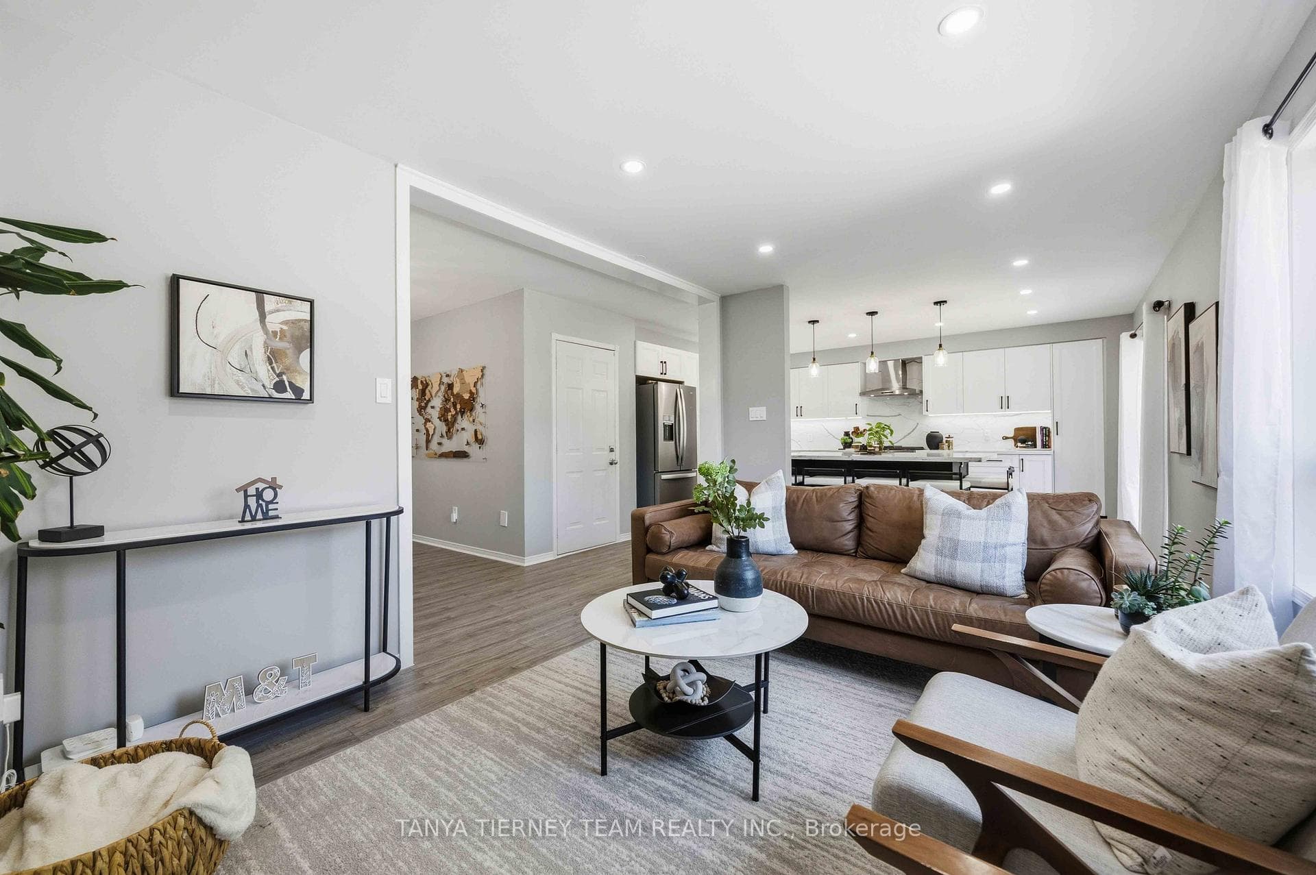 76 Vipond Road photo 8