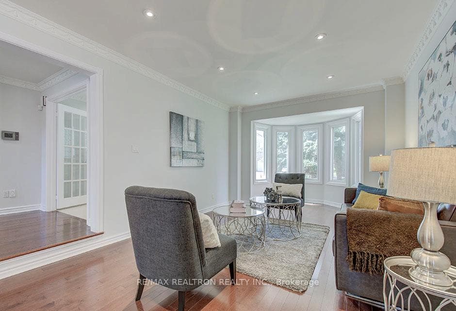 27 John Stiver Crescent photo 3