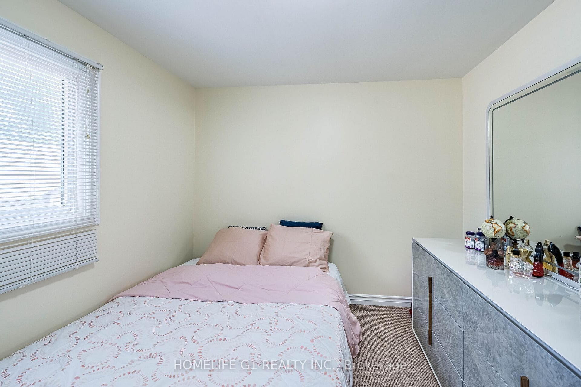 8 Holgate Court photo 25