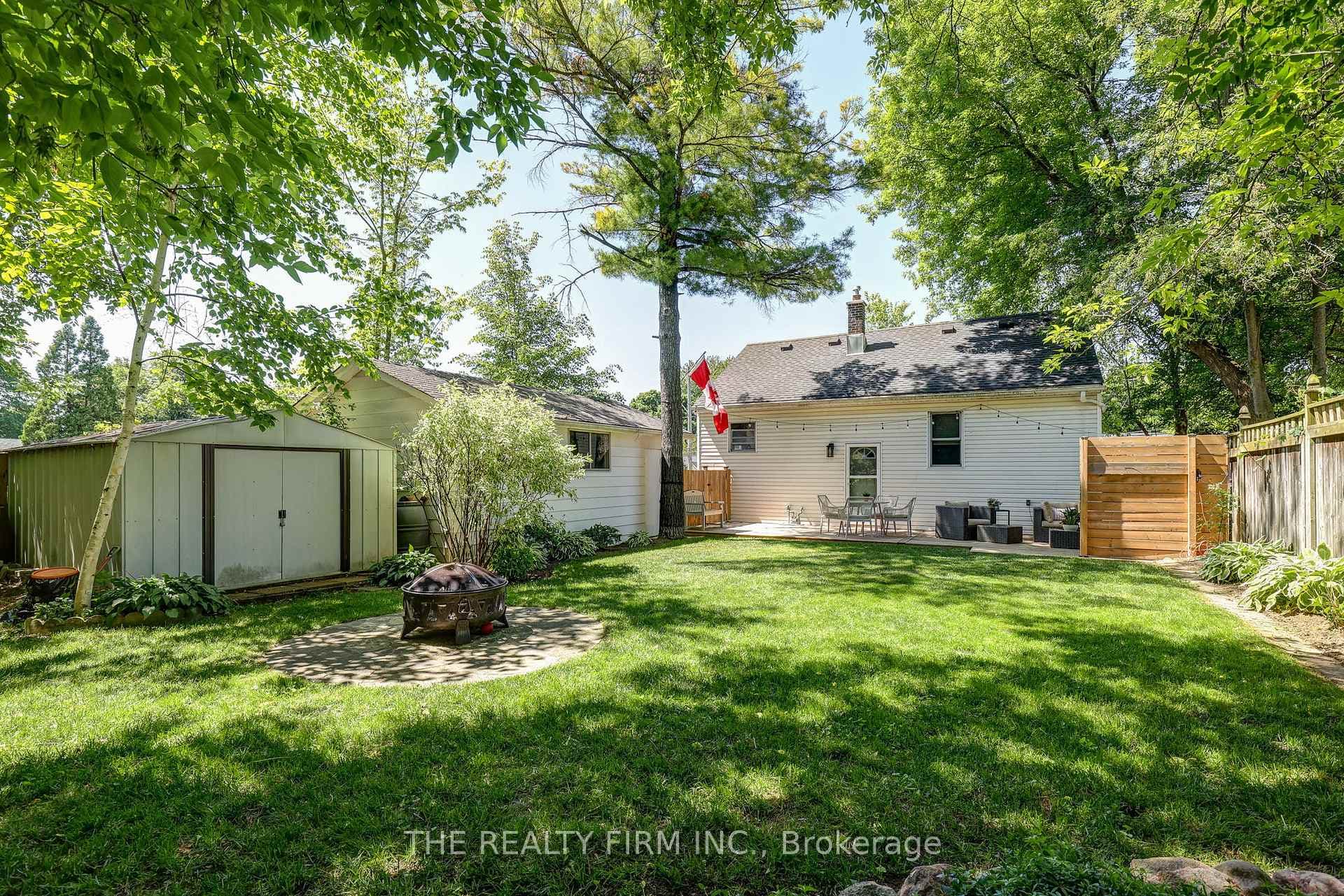 697 Victoria Street photo 31