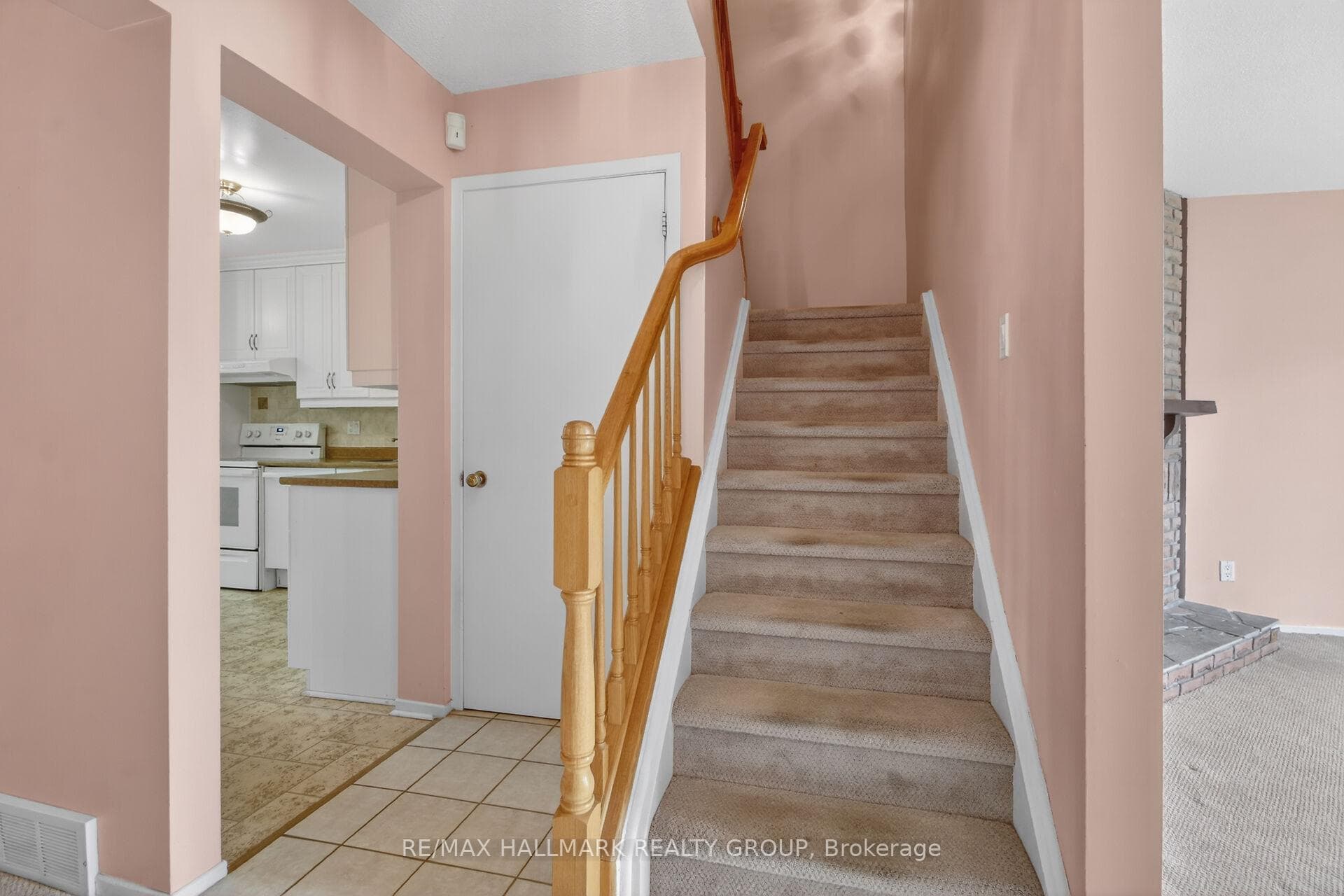 38 Amherst Crescent photo 16
