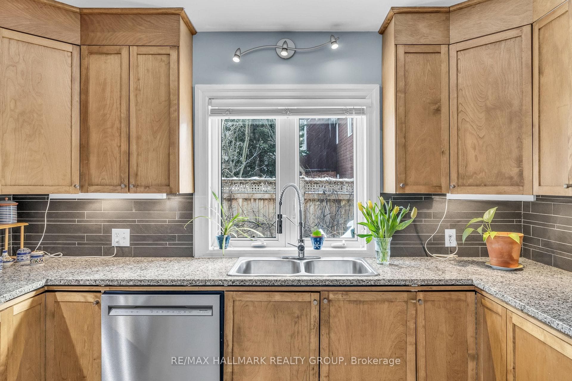 396 Daly Avenue photo 21