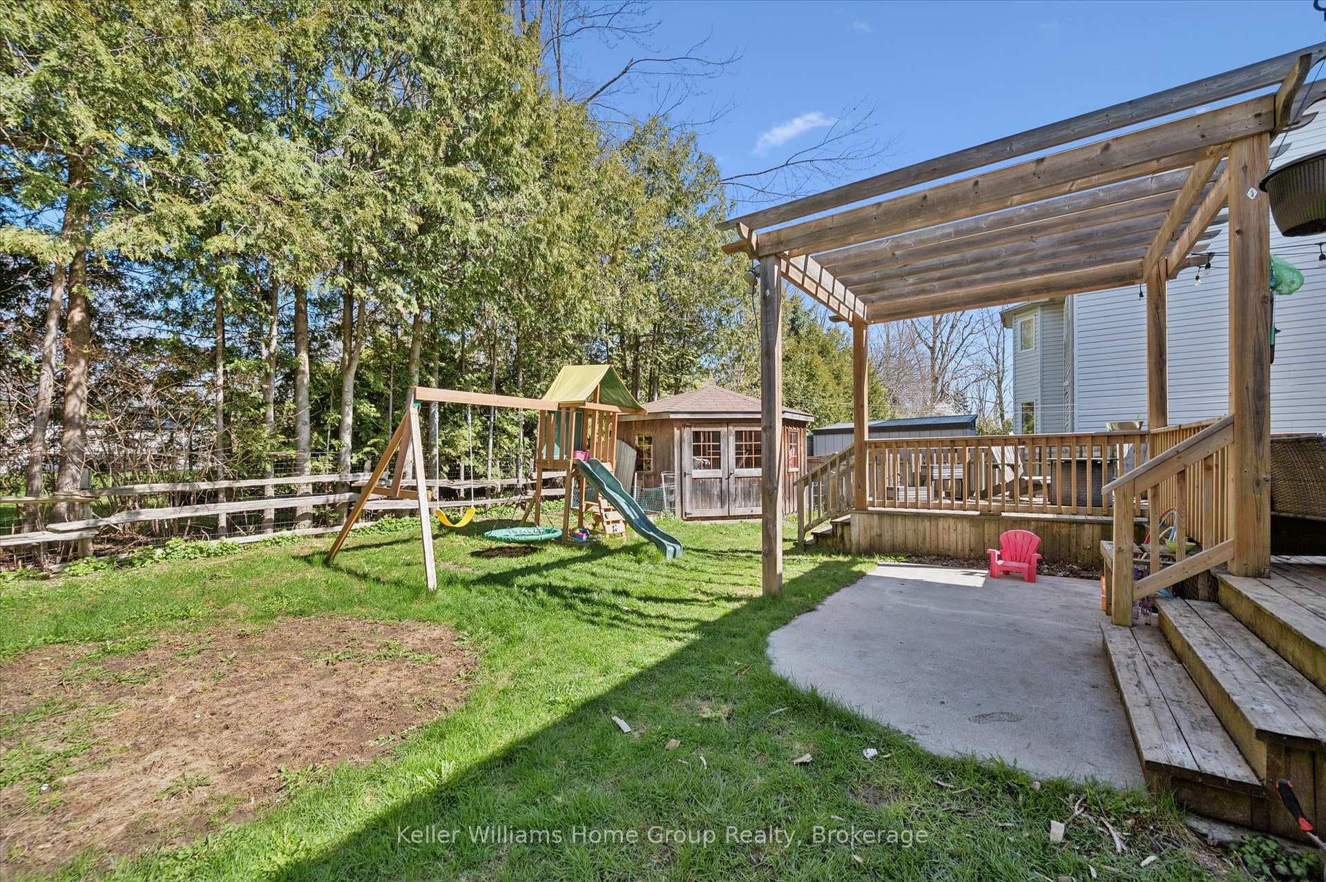 209 Elizabeth Crescent photo 42