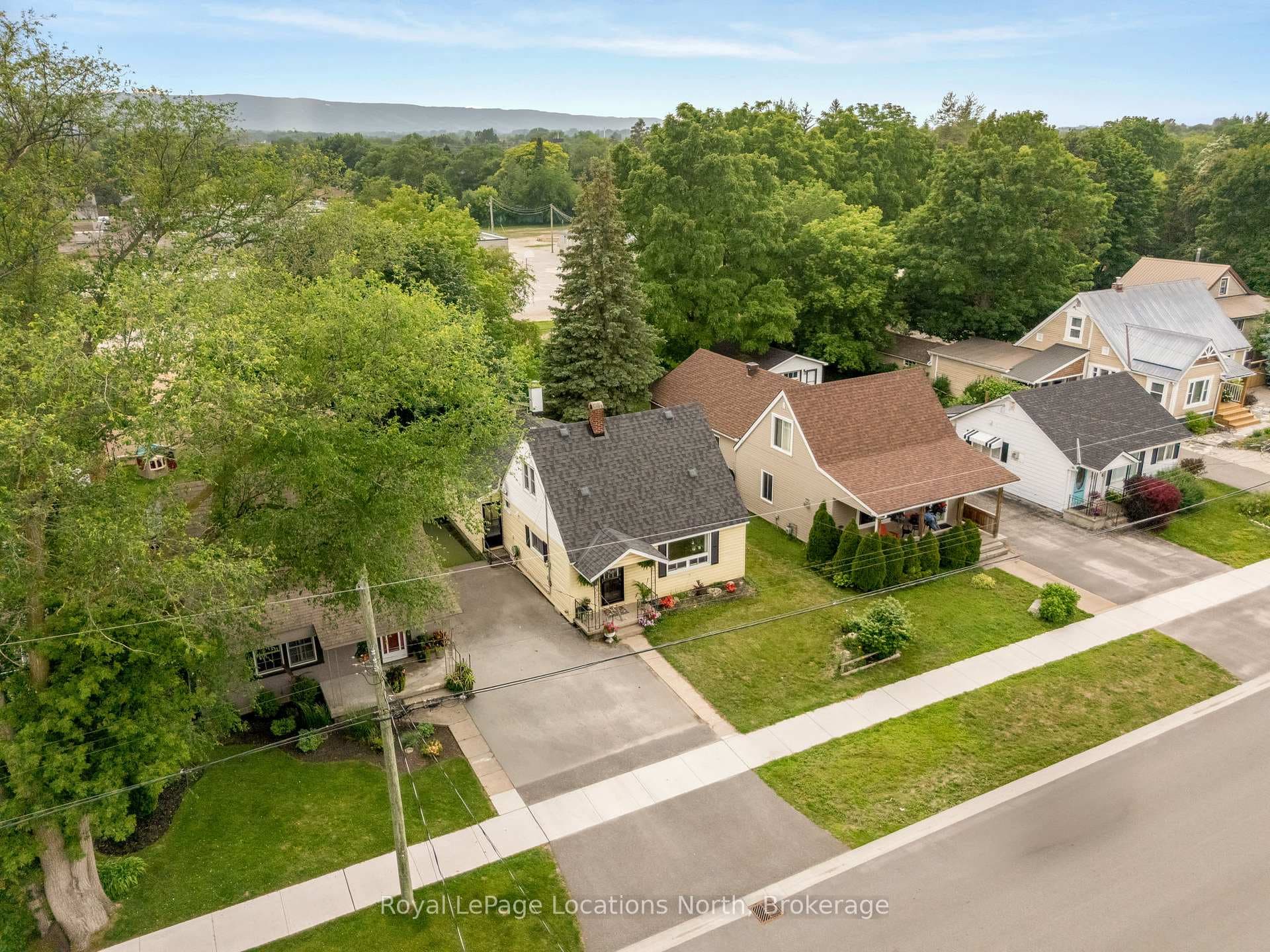520 Maple Street photo 3