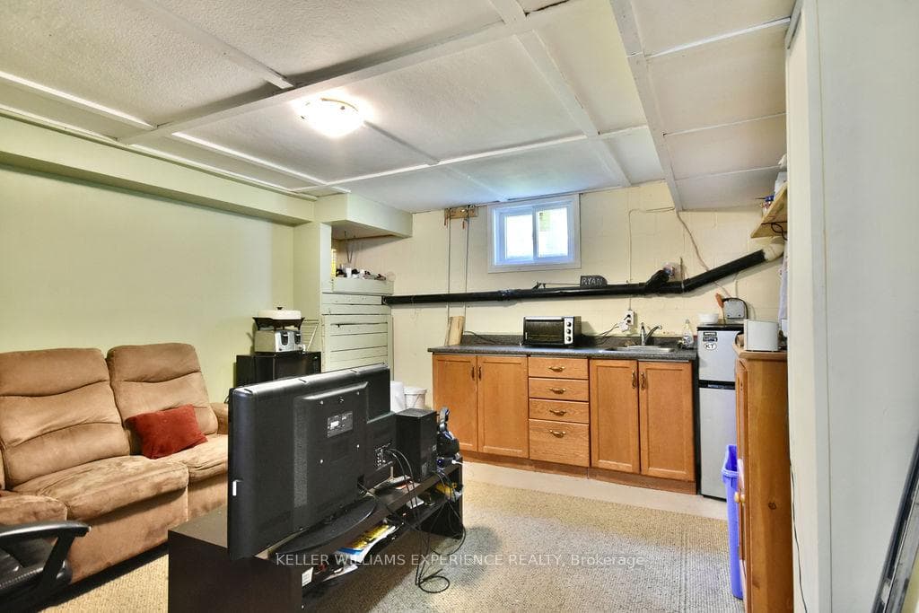 178 Yonge Street photo 21