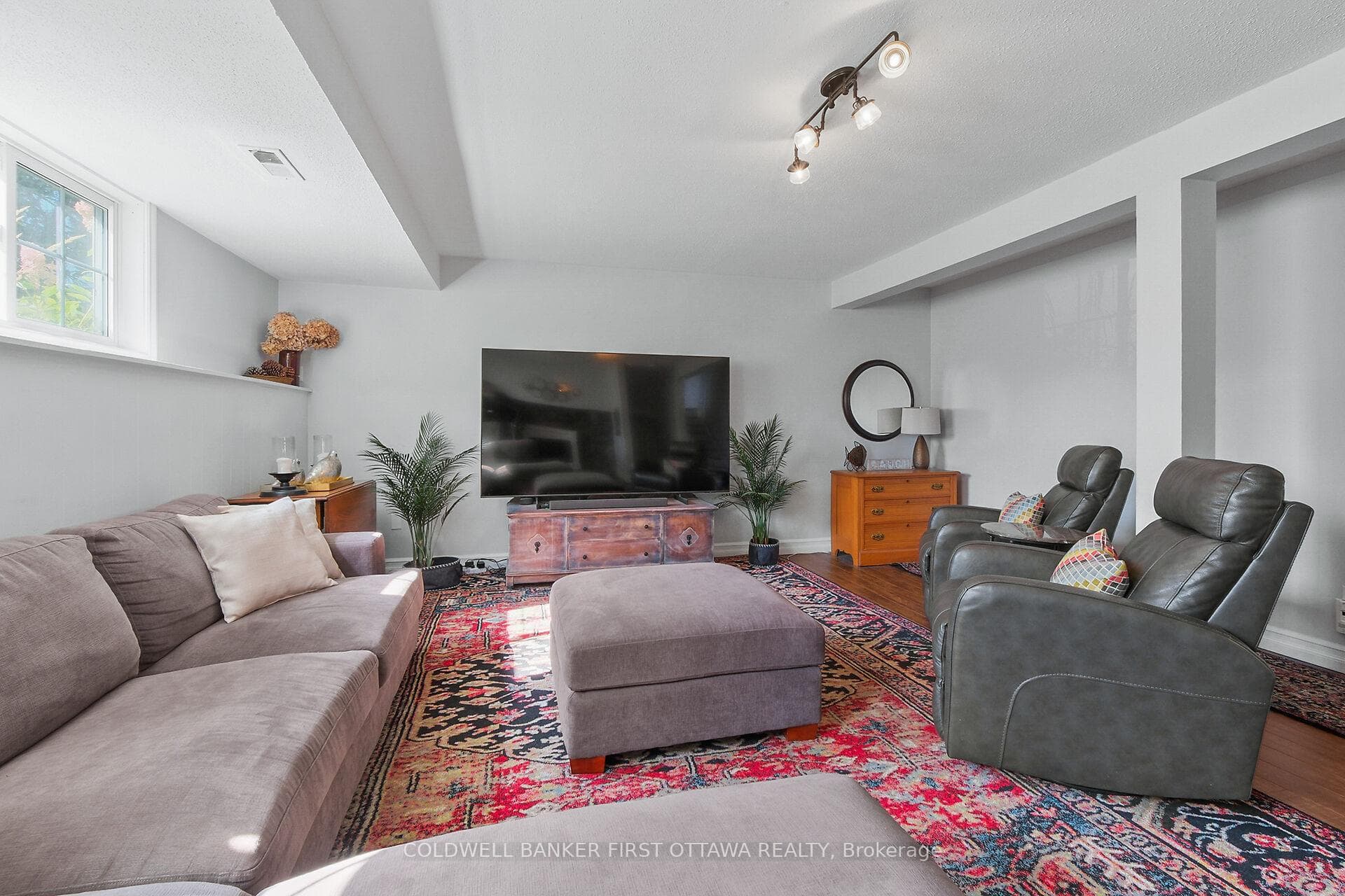421 Ferrill Crescent photo 22