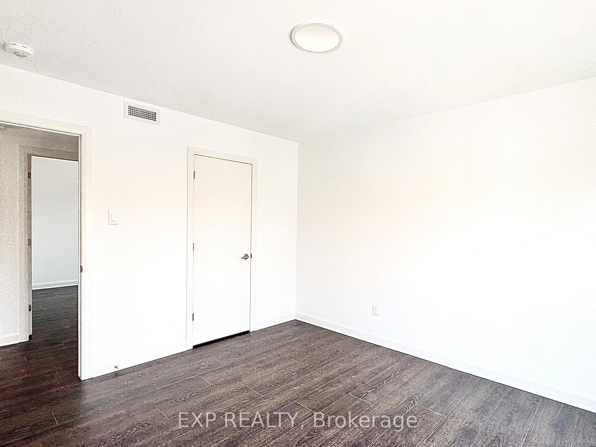 25 Fair Oaks Crescent Unit E photo 21
