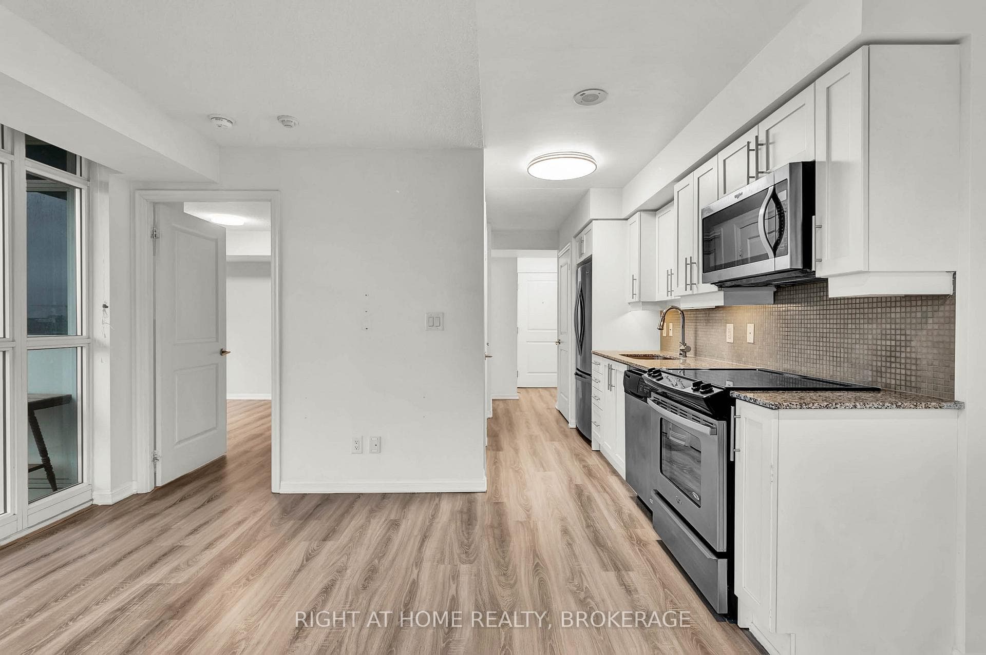 35 Bastion Street Unit 1617 photo 13