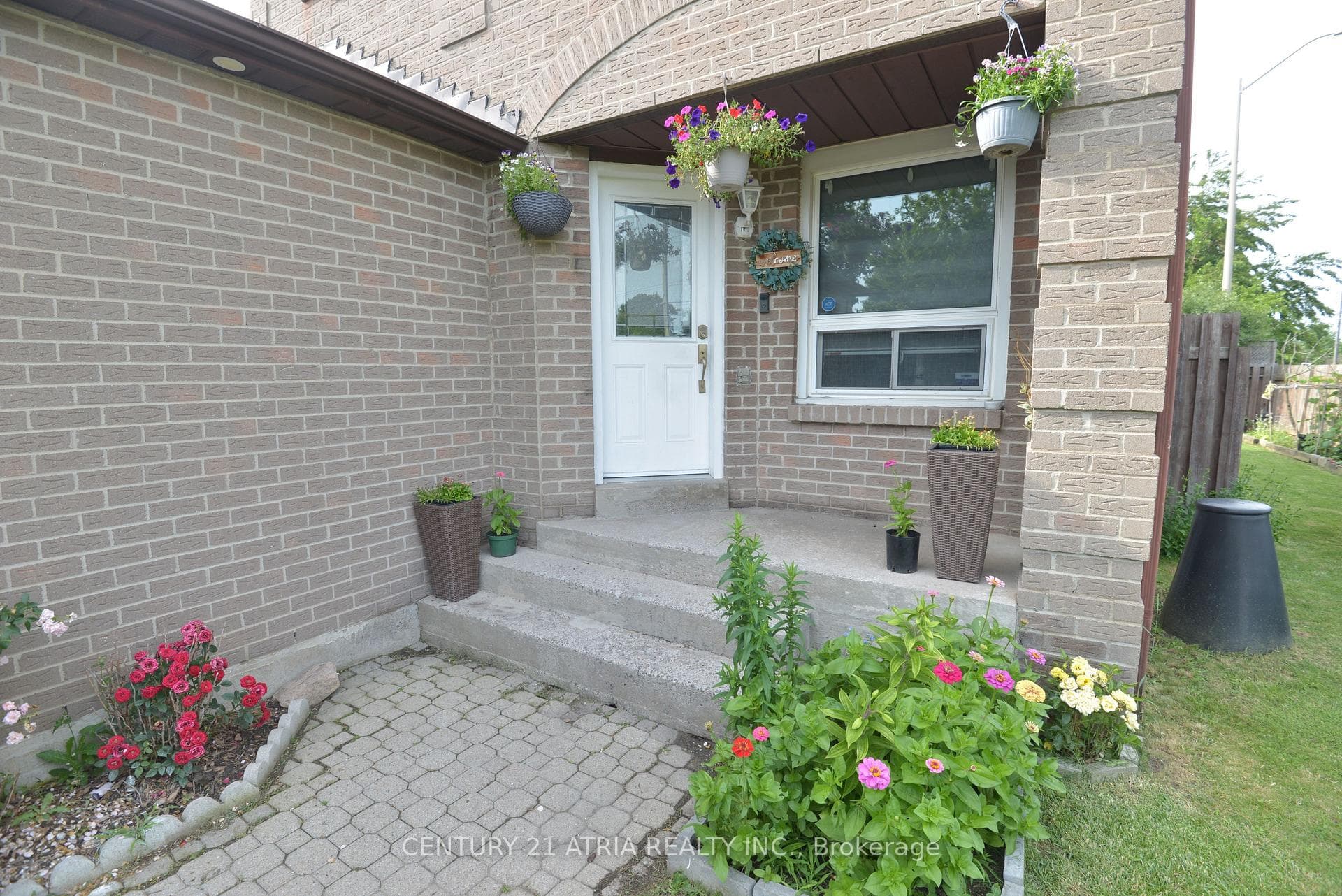 31 Carnelly Crescent photo 5