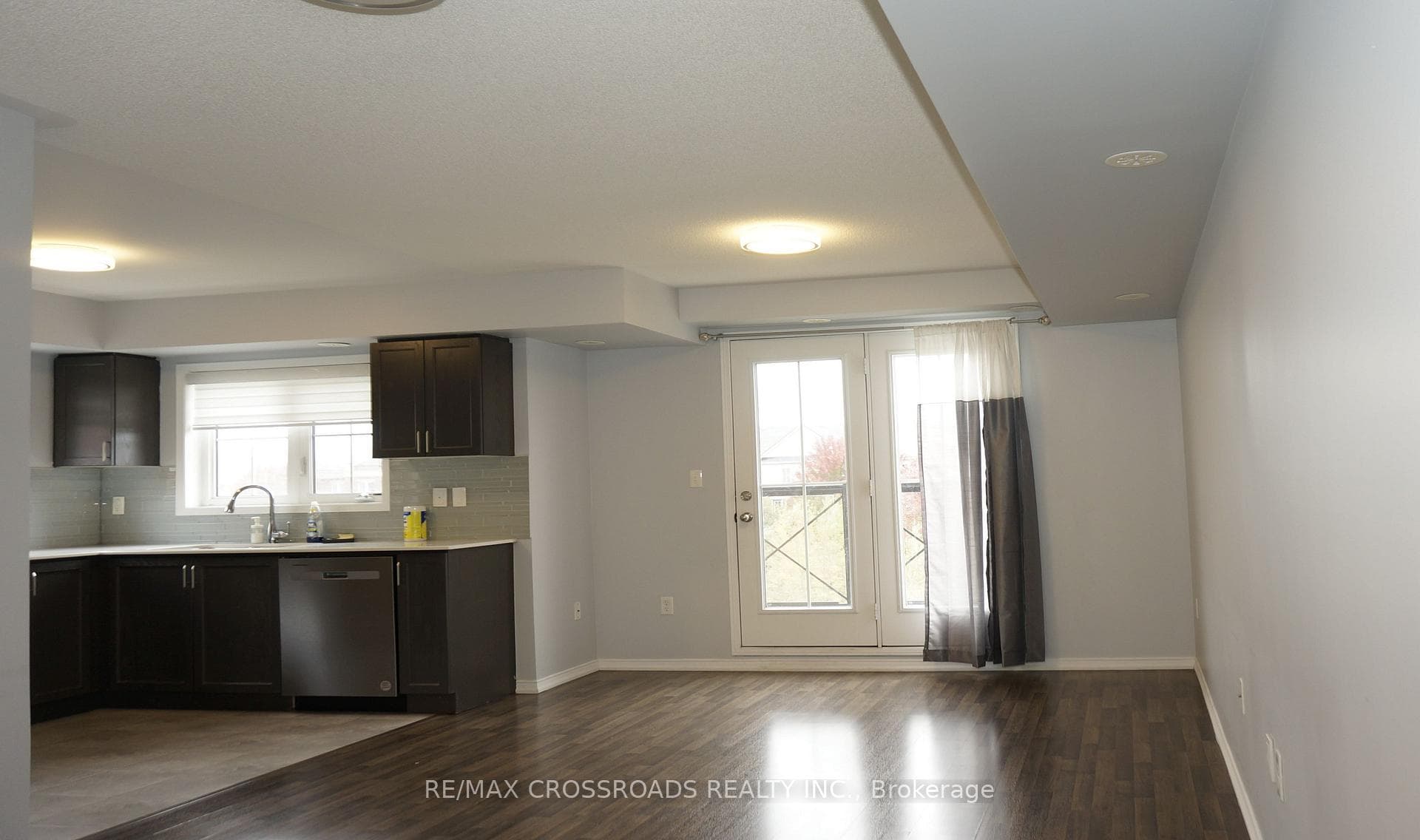 2496 Post Road Unit 16 photo 4