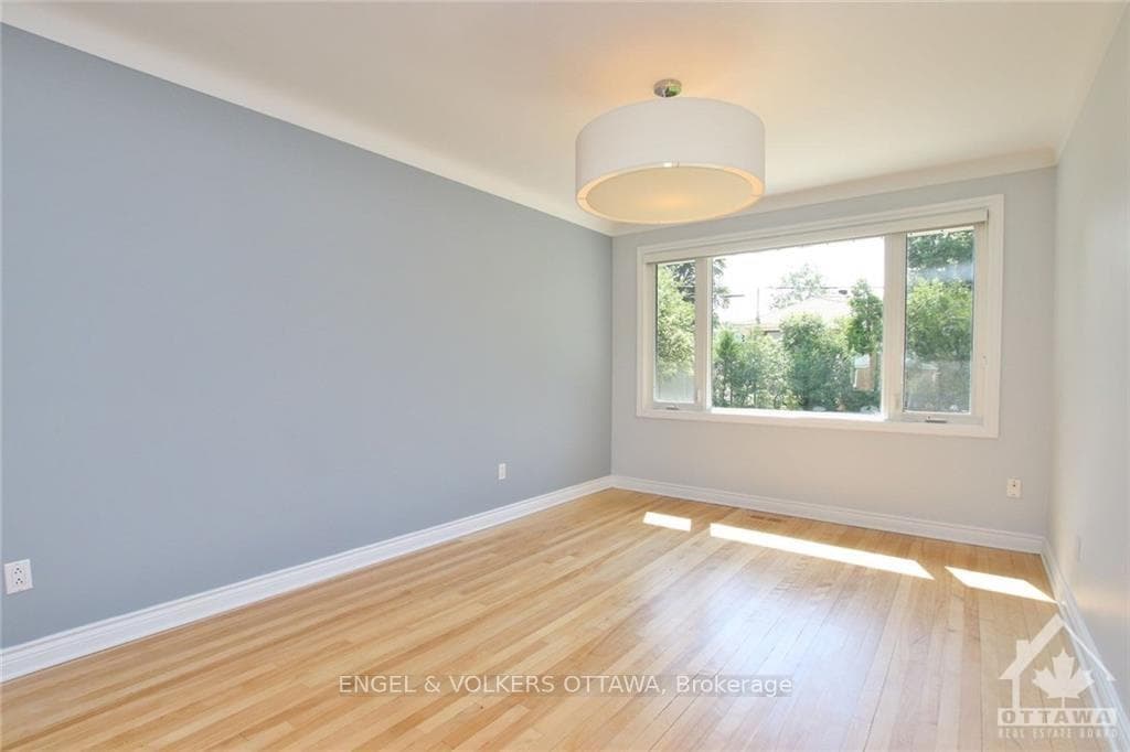 655 WESTON Drive photo 4