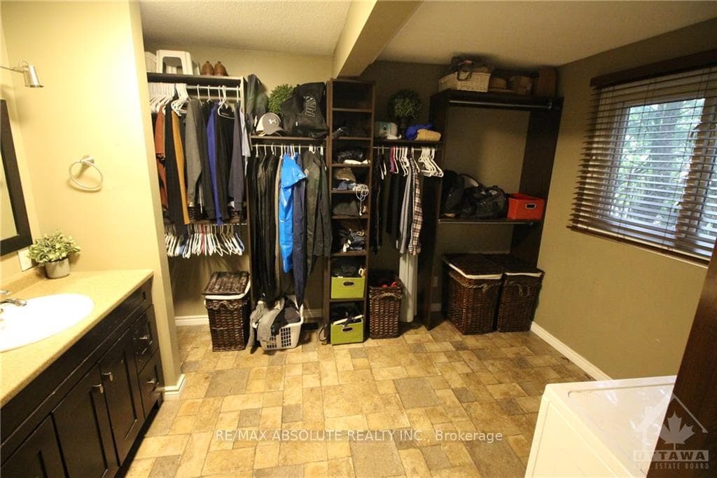 346 ROXDALE Avenue photo 12