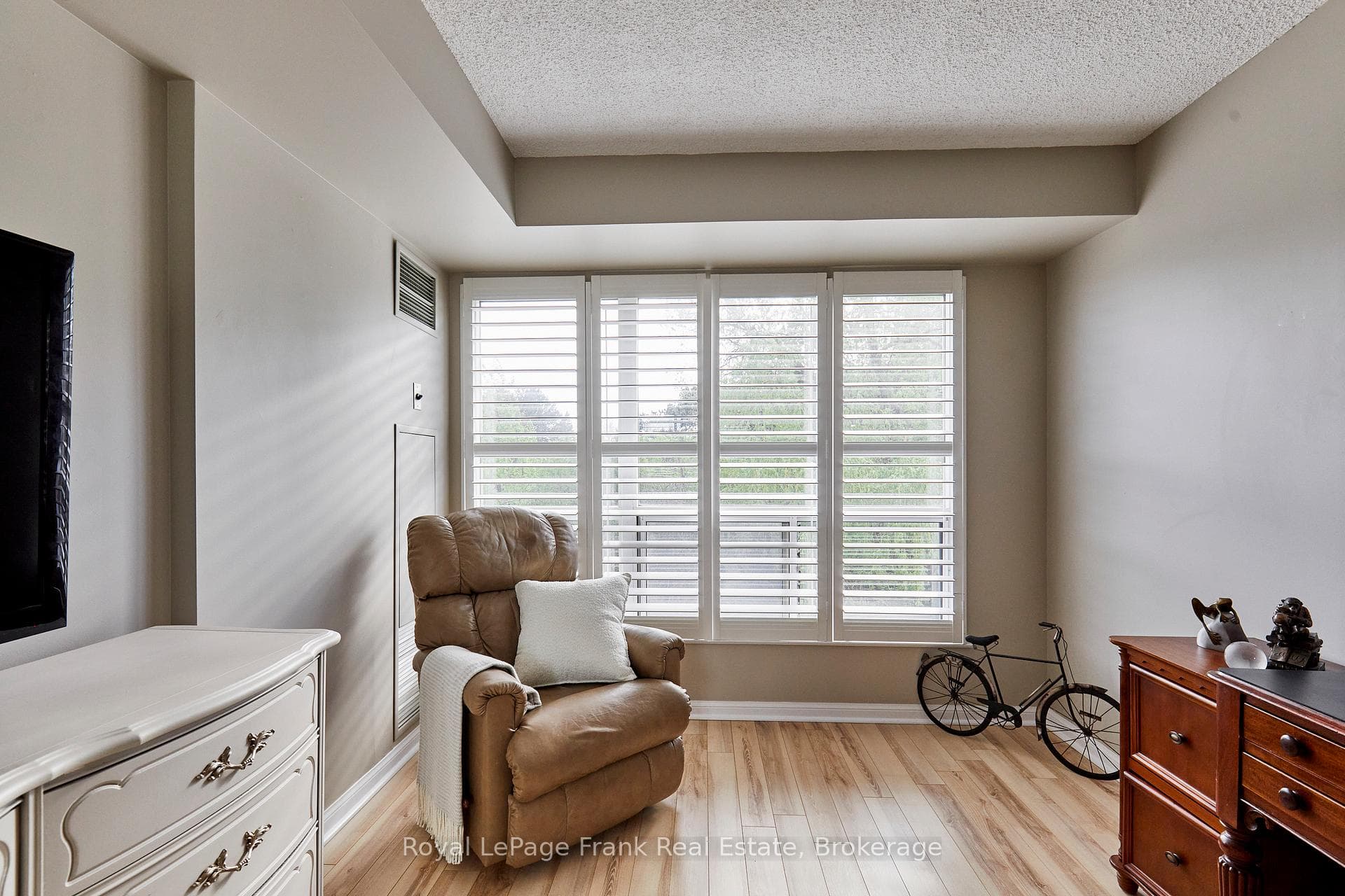 712 Rossland Road Unit 307 photo 24