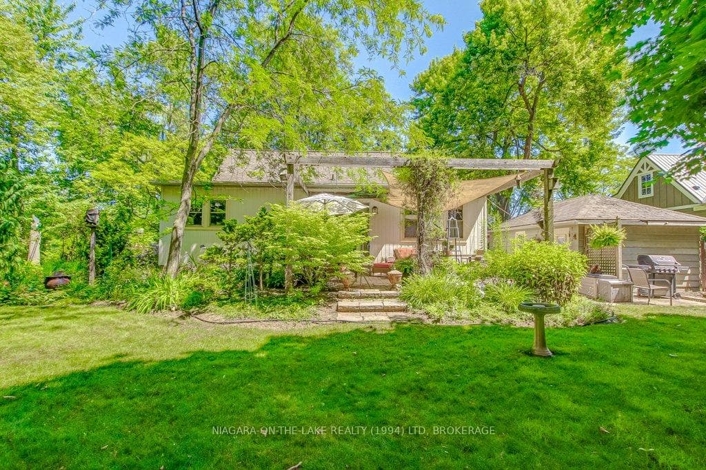 342 William Street photo 24