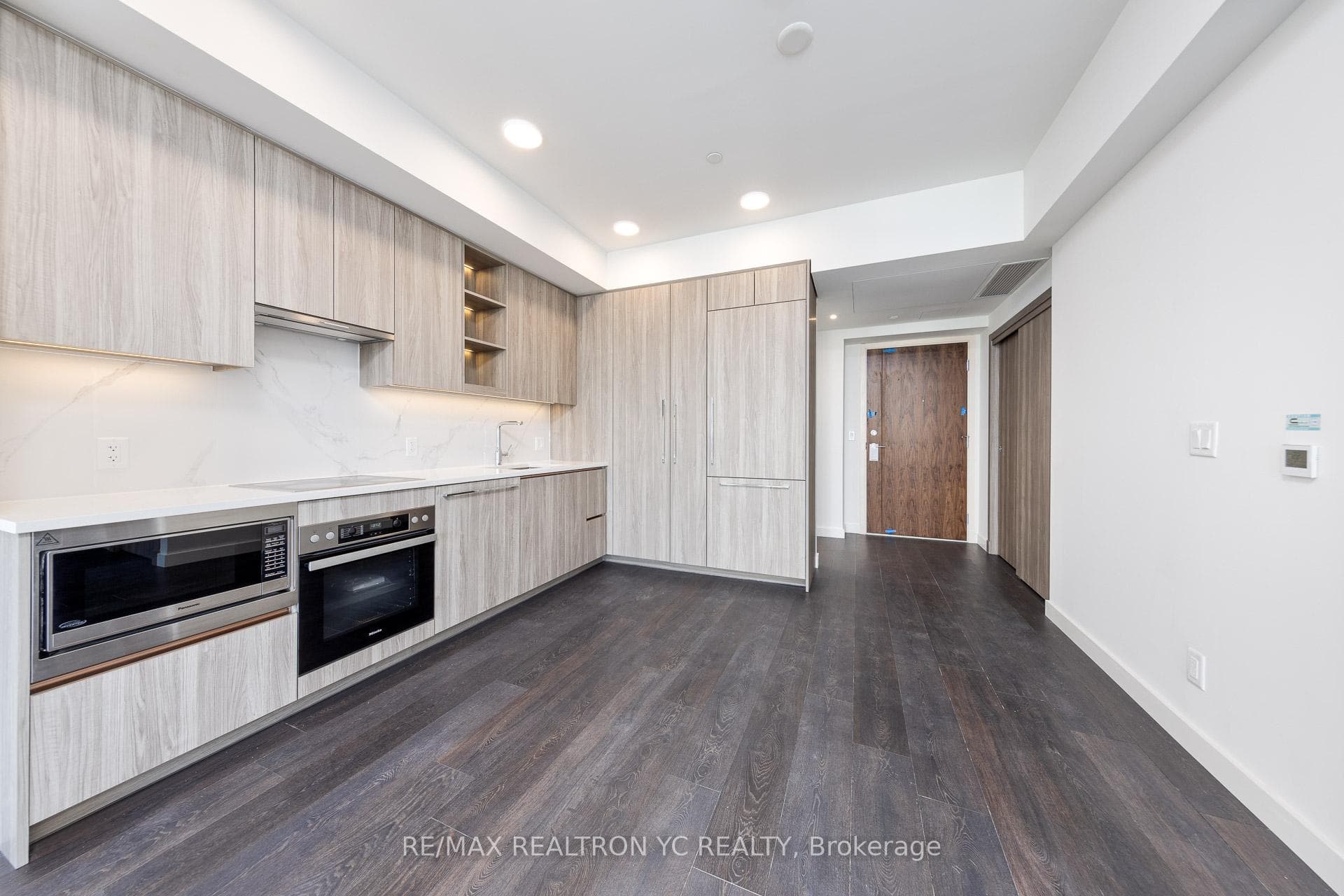 25 Mcmahon Drive Unit 2109 photo 2