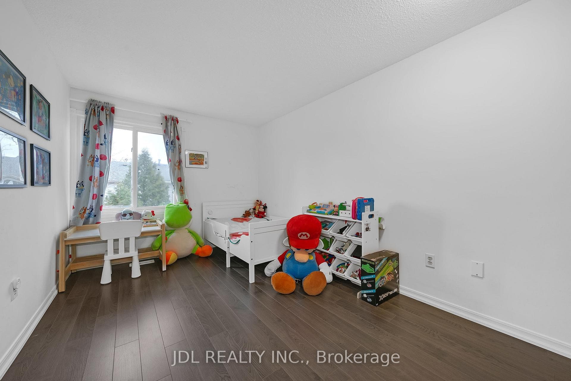 83 Reginald Crescent photo 21