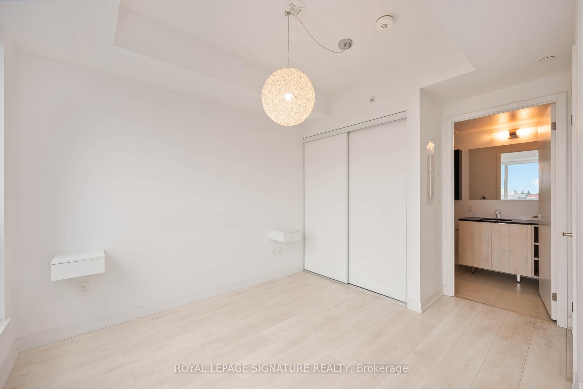 31 Tippett Road Unit 332 photo 19