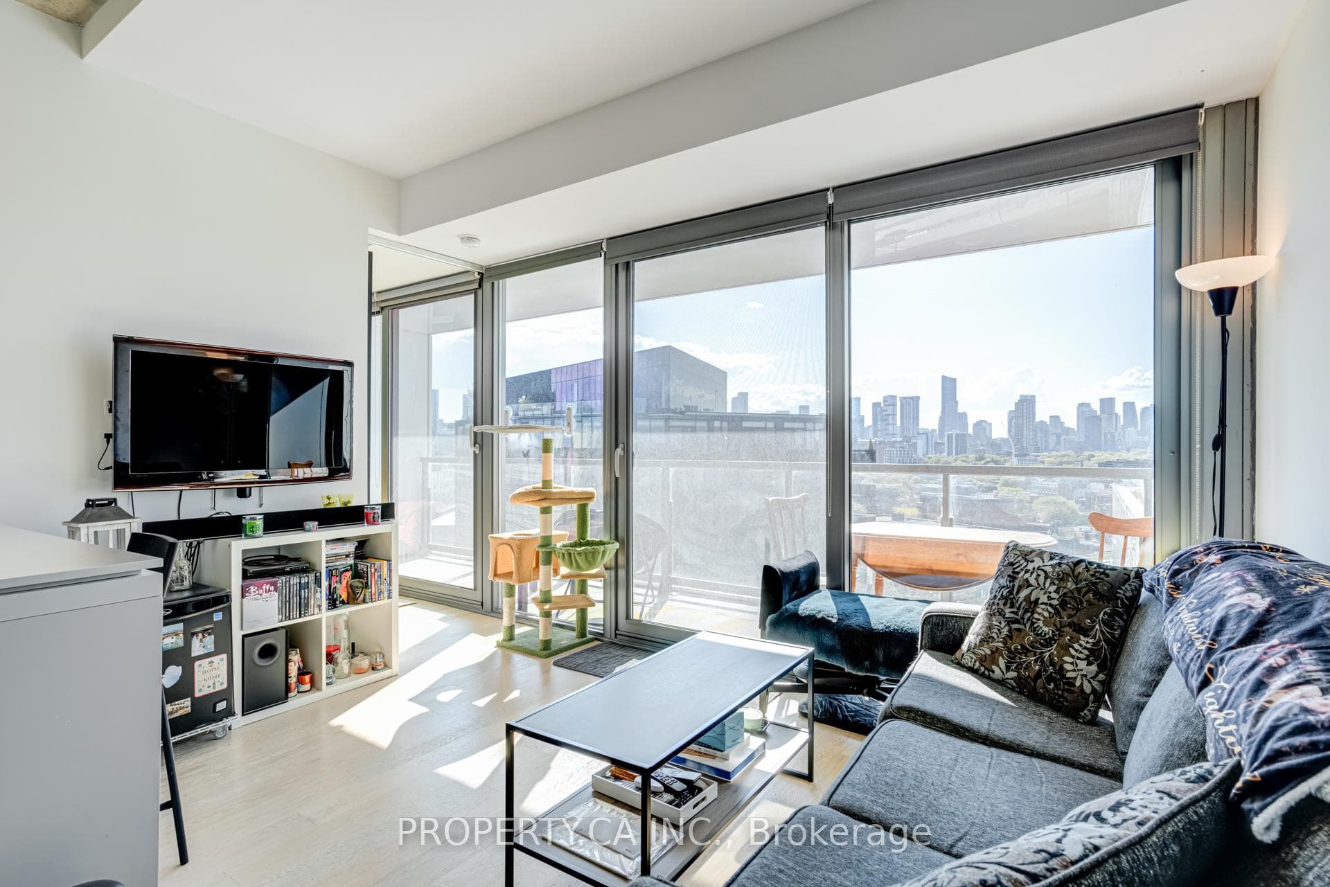 170 Bayview Avenue Unit 1302 photo 1