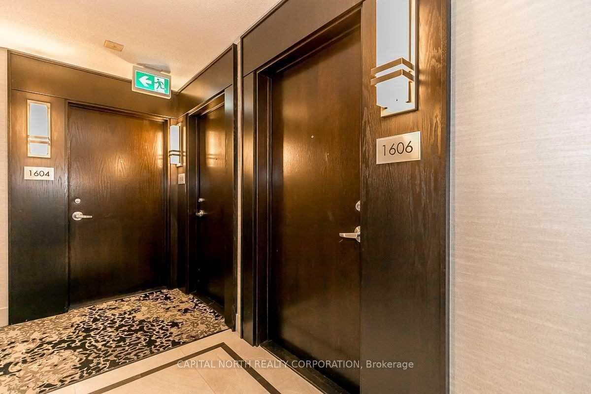 208 Queens Quay Unit 1606 photo 3