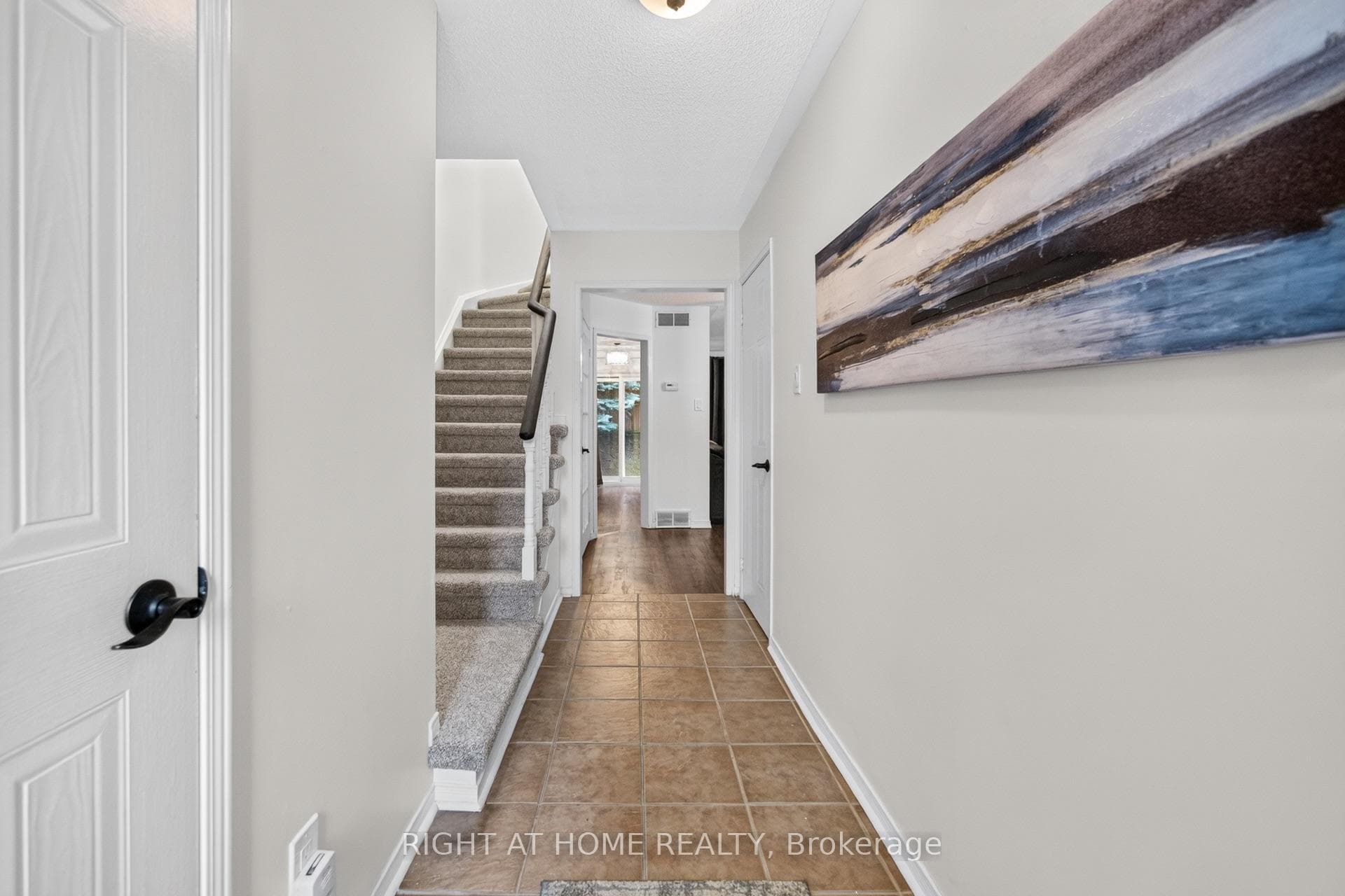 Nice and Bright Foyer