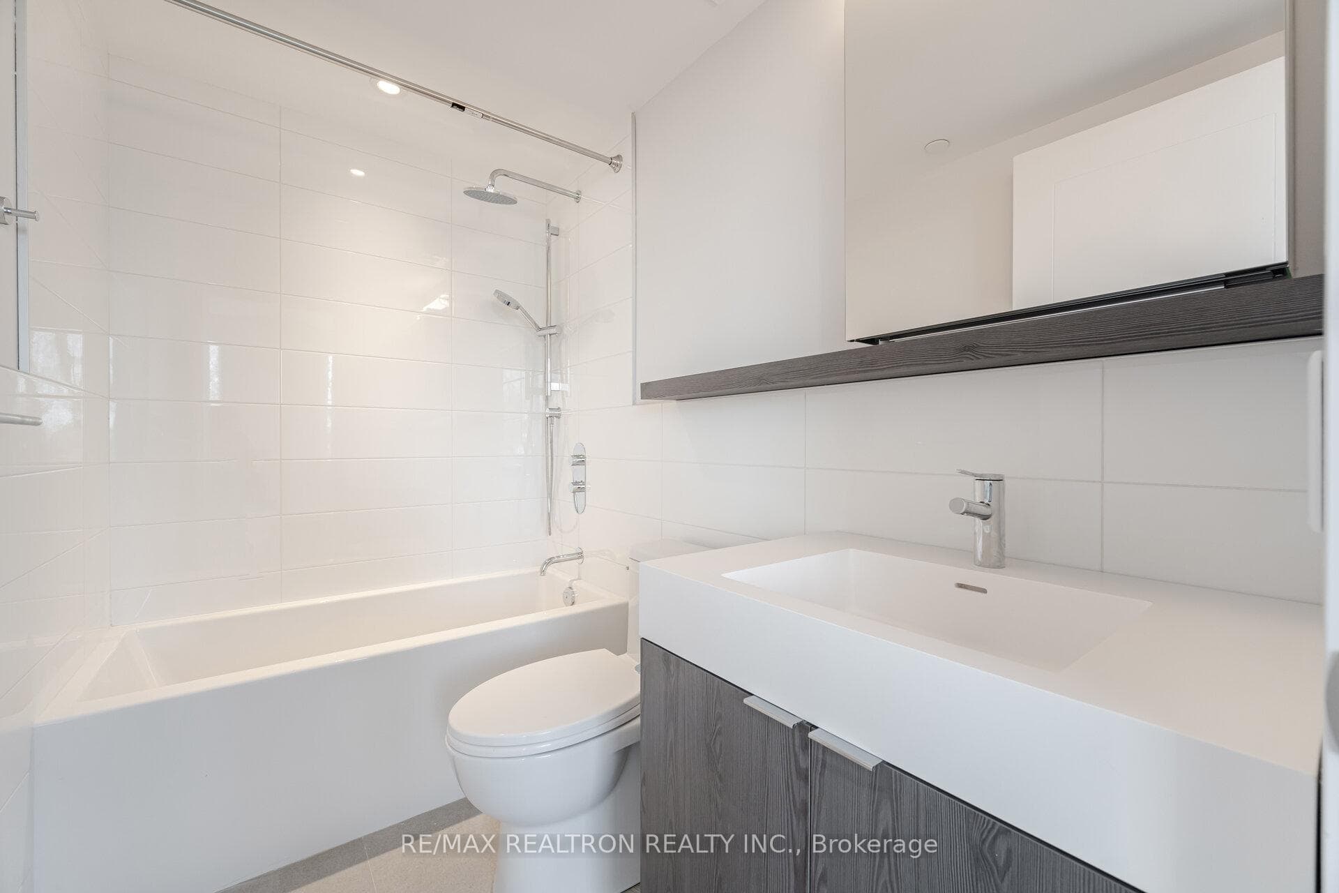 664 Spadina Avenue Unit 304 photo 7