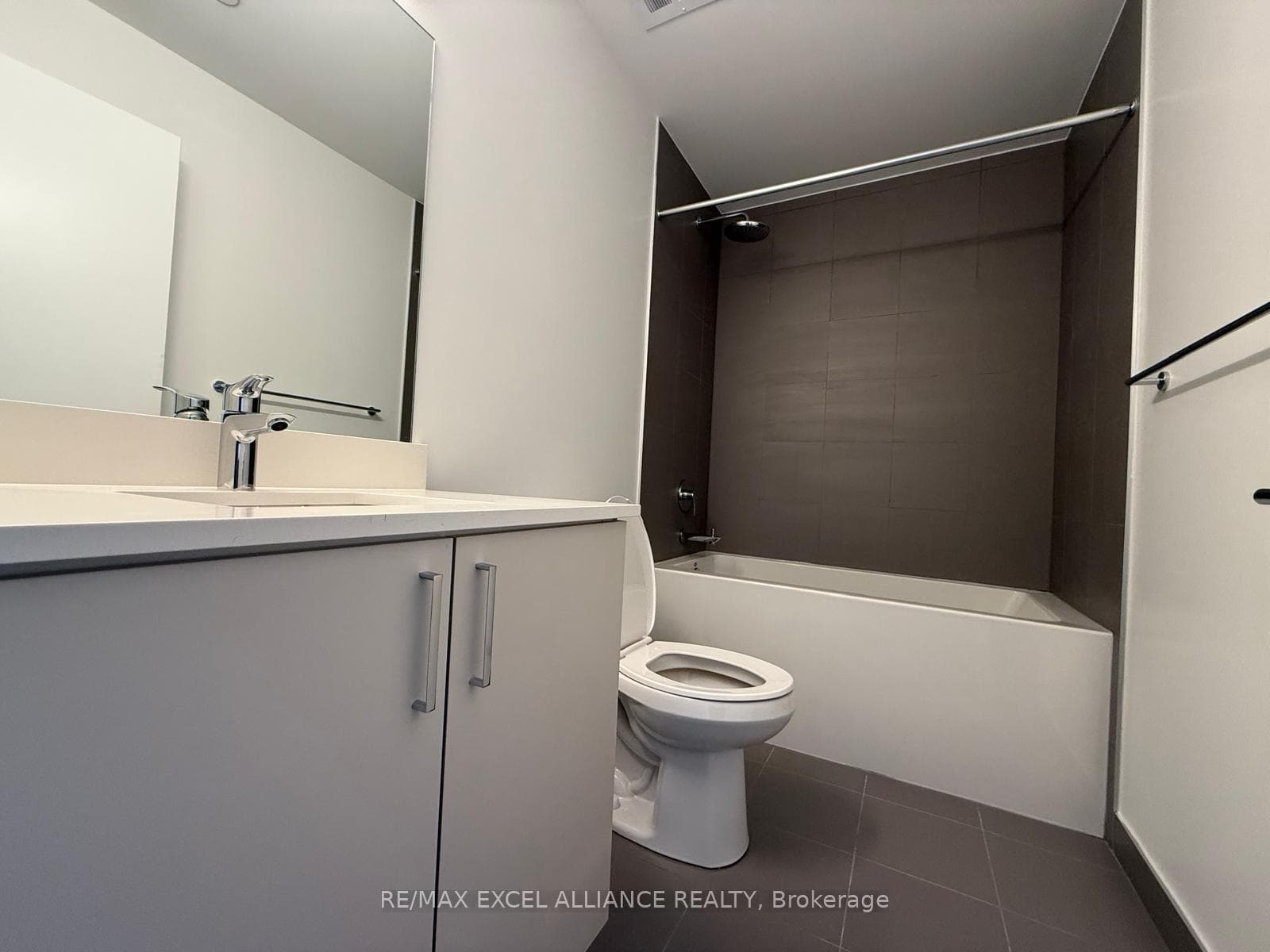 1005 Dundas Street Unit 550 photo 5