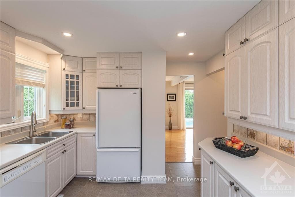 230 PARK GROVE Drive photo 4