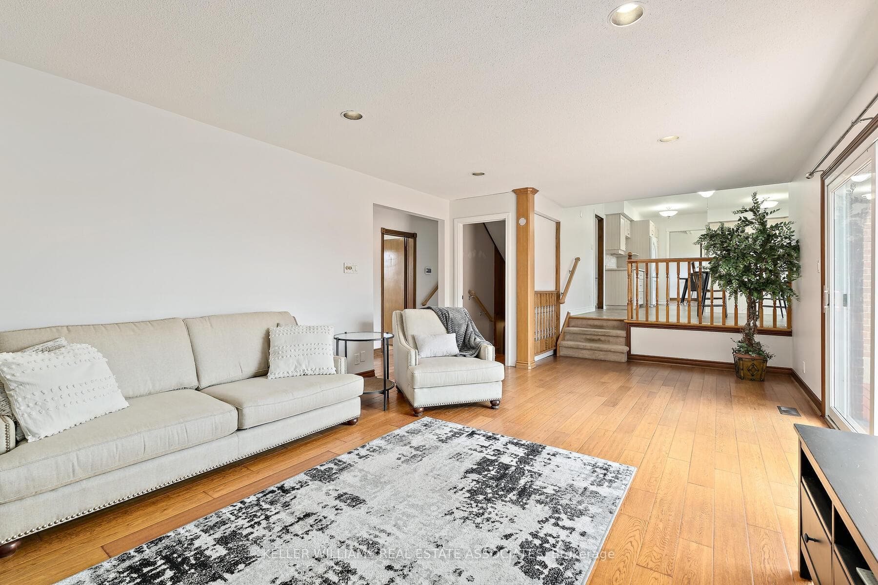 9247 Wellington 50 Road photo 14