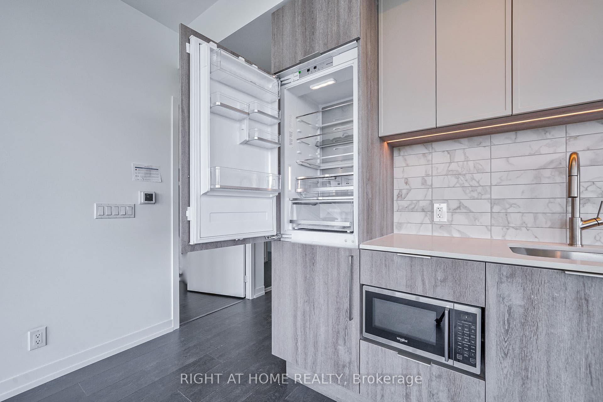2020 Bathurst Street Unit 1821 photo 12