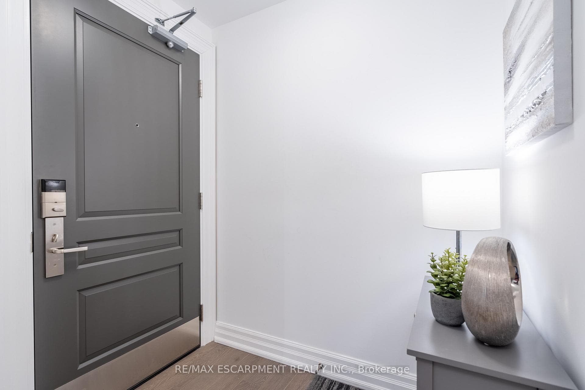 2060 Lakeshore Road Unit 401 photo 4