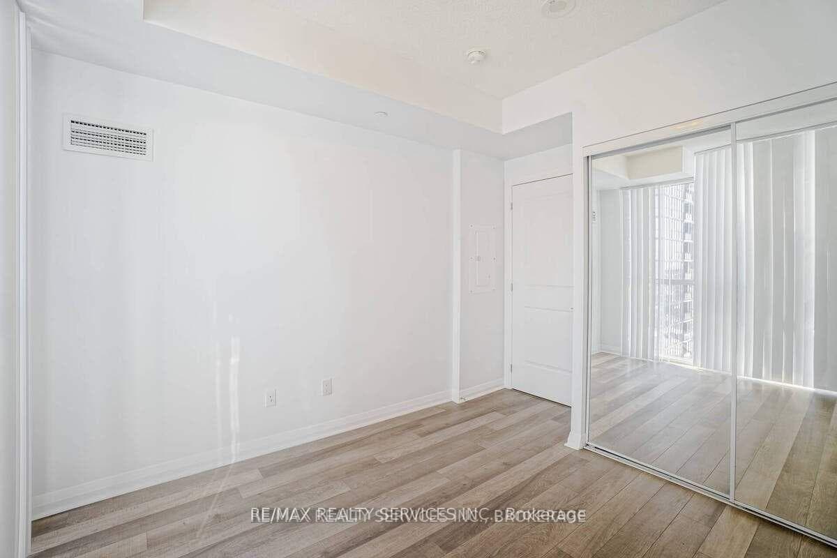 5025 Four Springs Avenue Unit 1105 photo 16