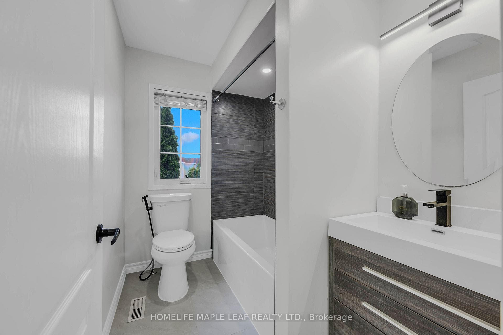 191 Stirling Macgregor Drive photo 23