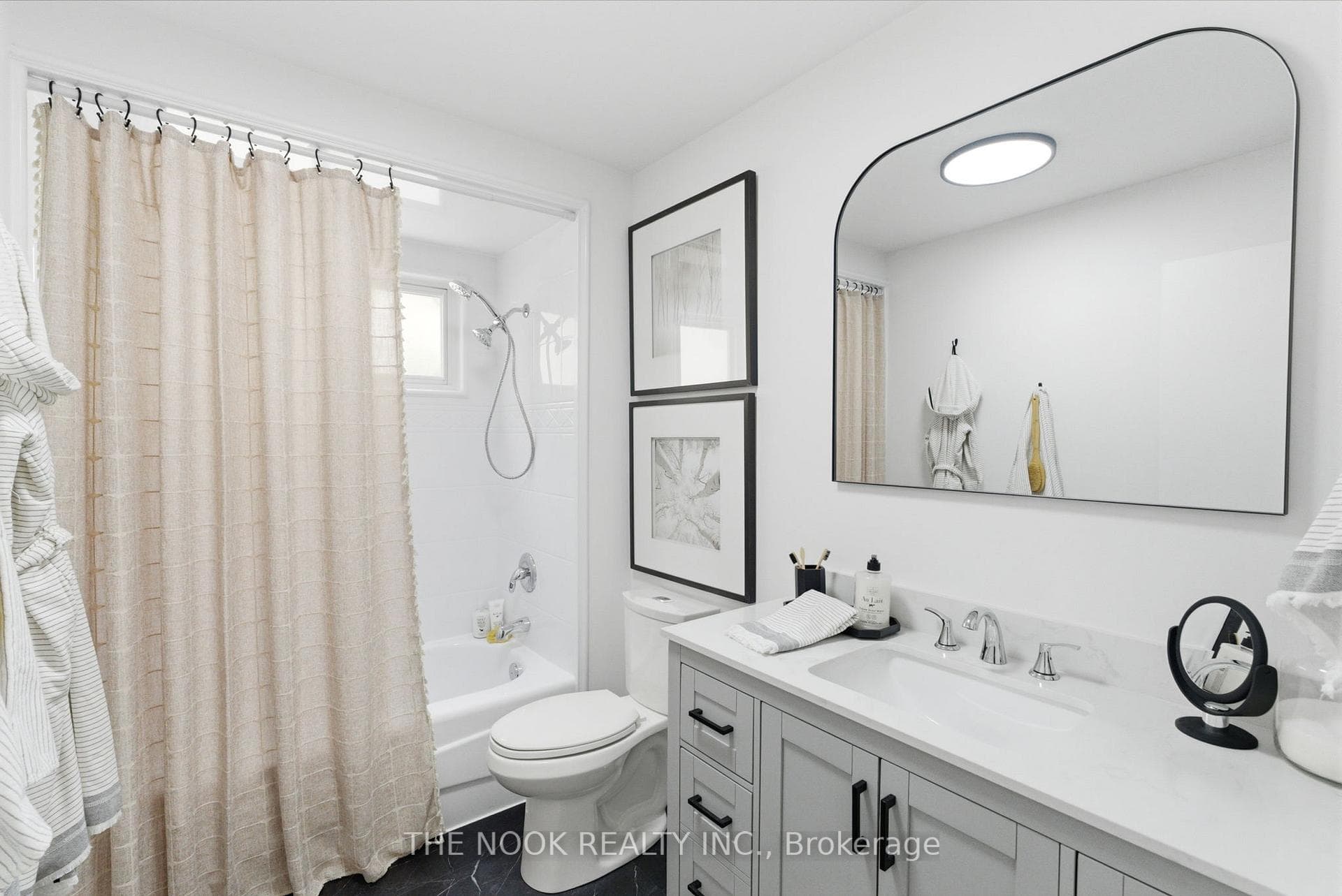 Updated, spacious mainfloor bathroom