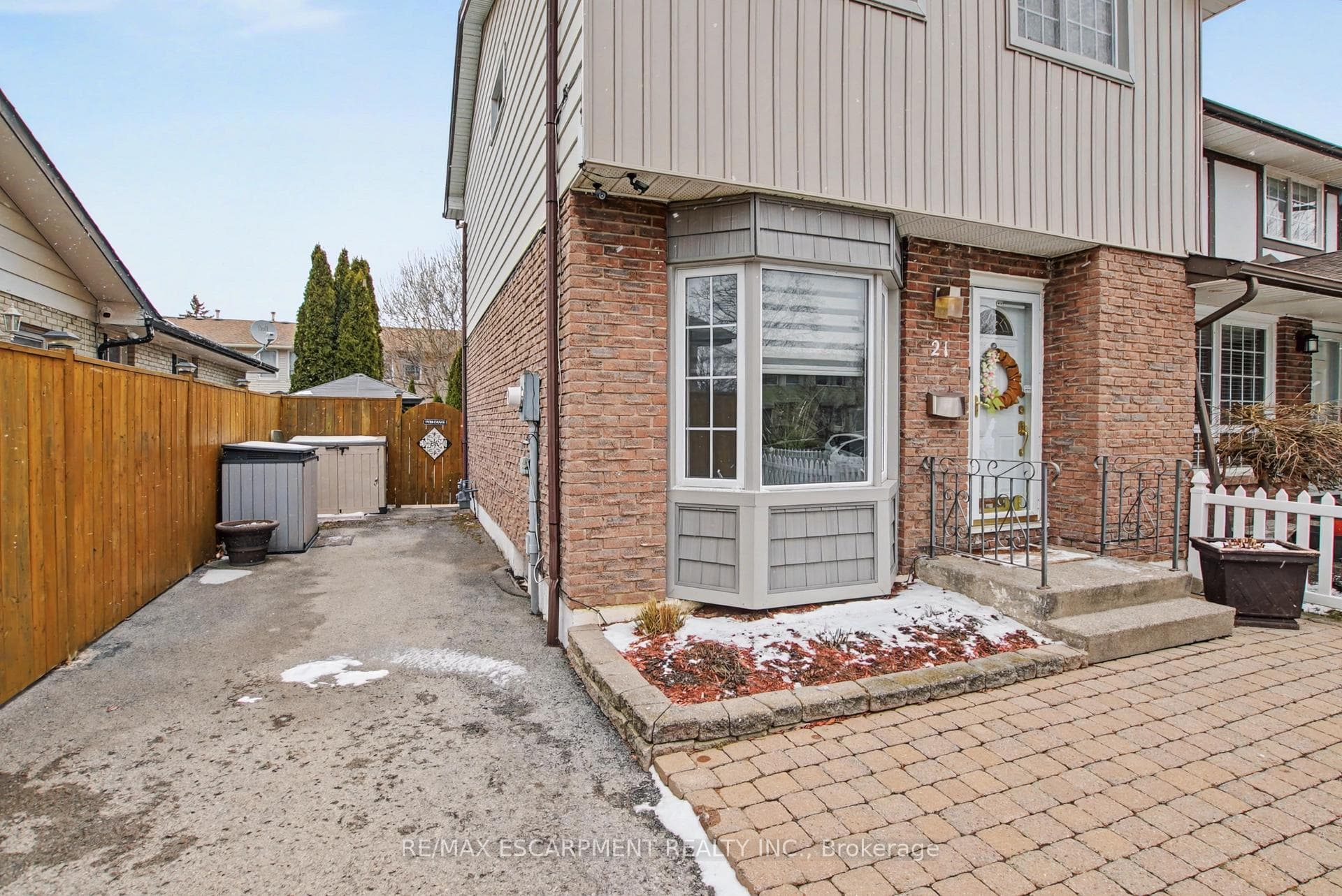 21 Greystone Crescent photo 3
