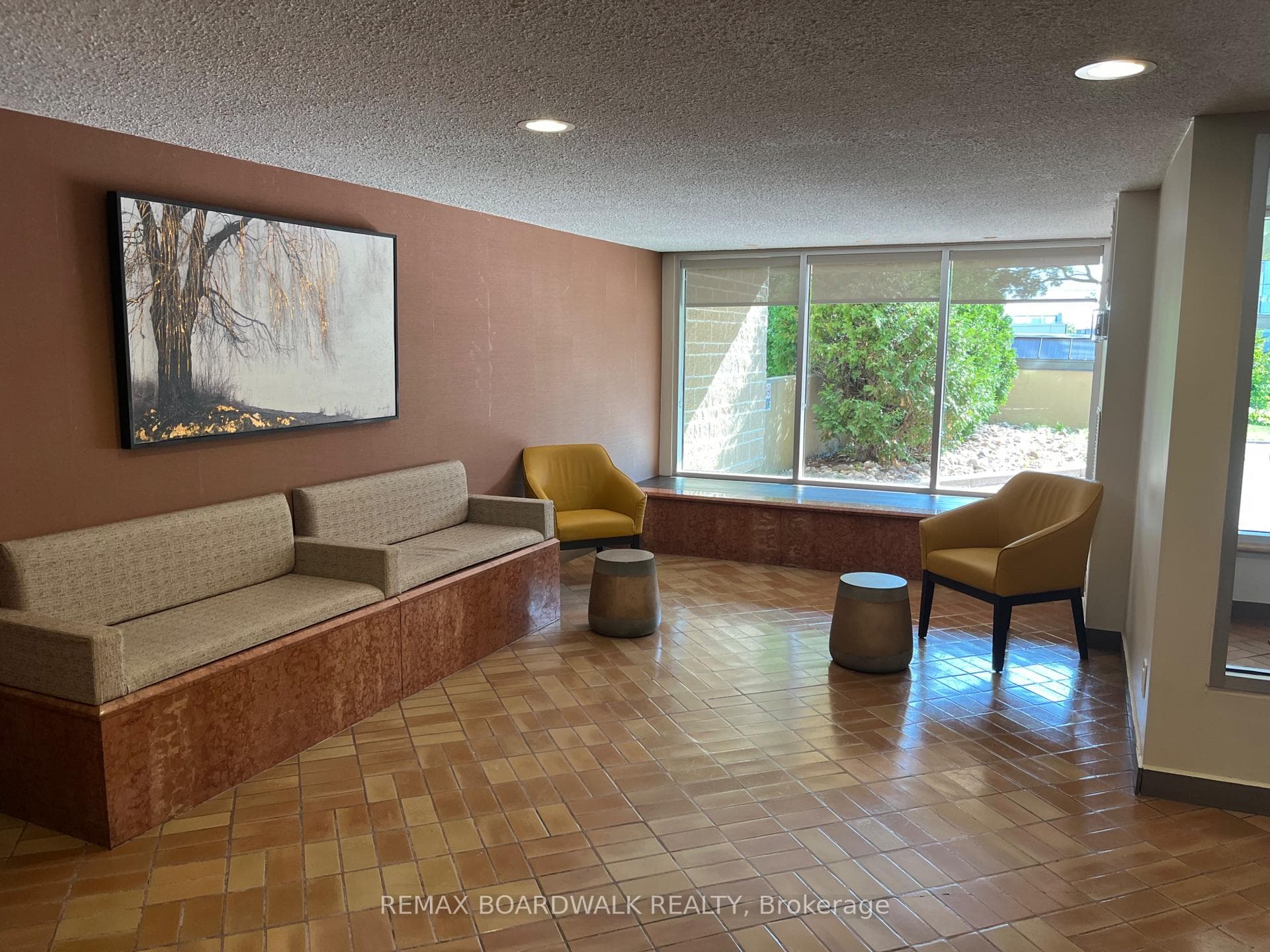 555 BRITTANY Drive Unit 407 photo 21