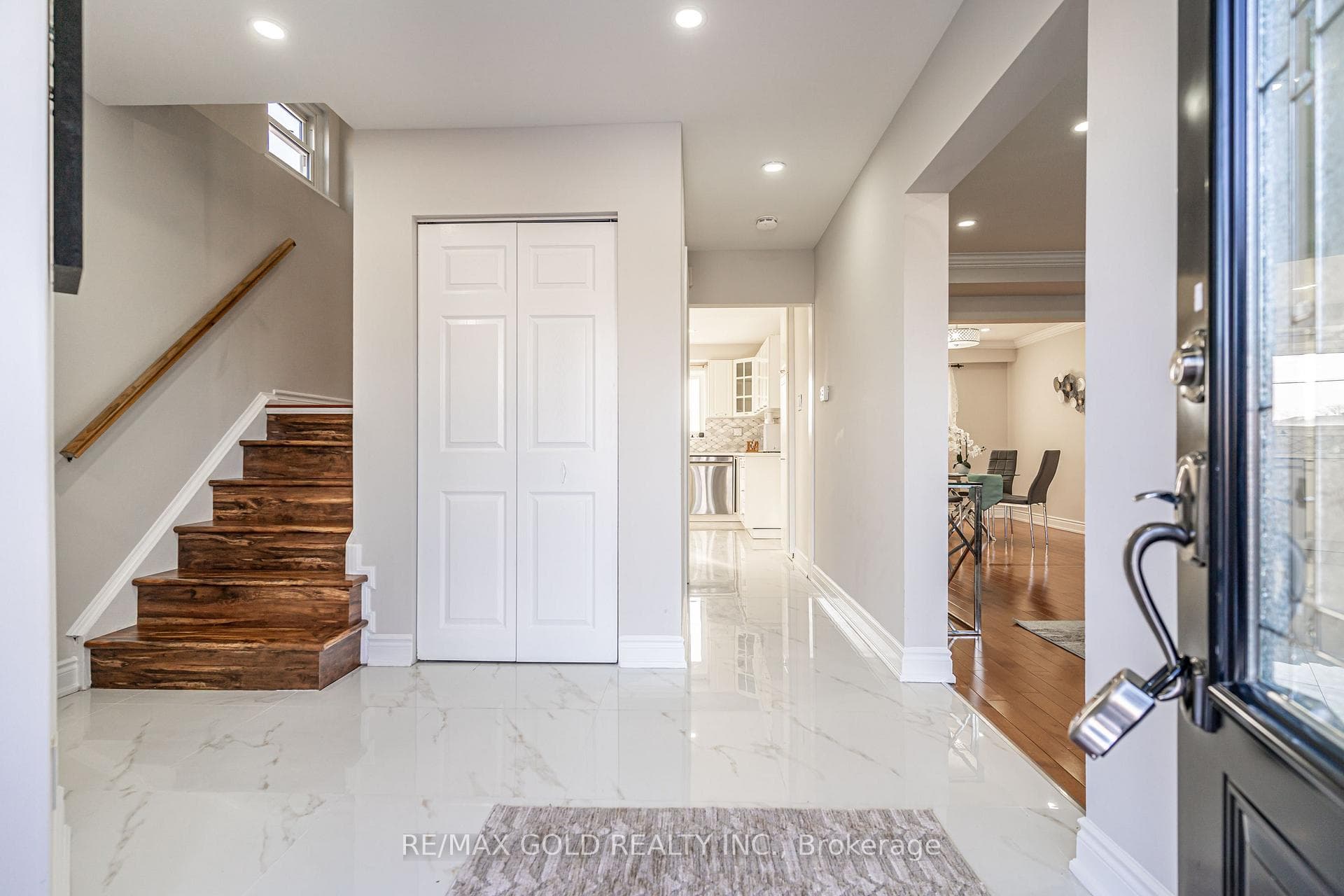 9 Dalton Place photo 4