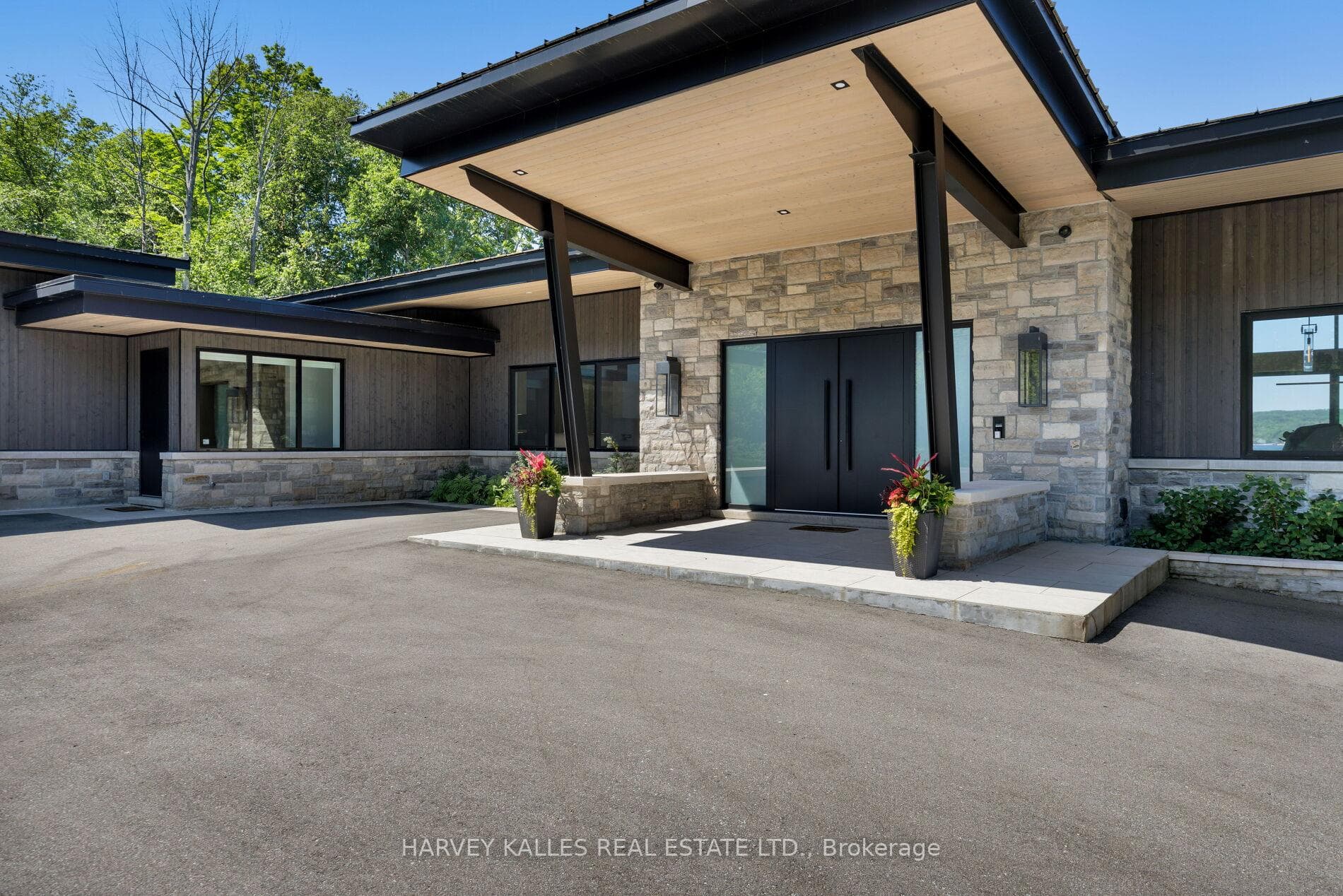 240 Silver Birch Drive photo 5