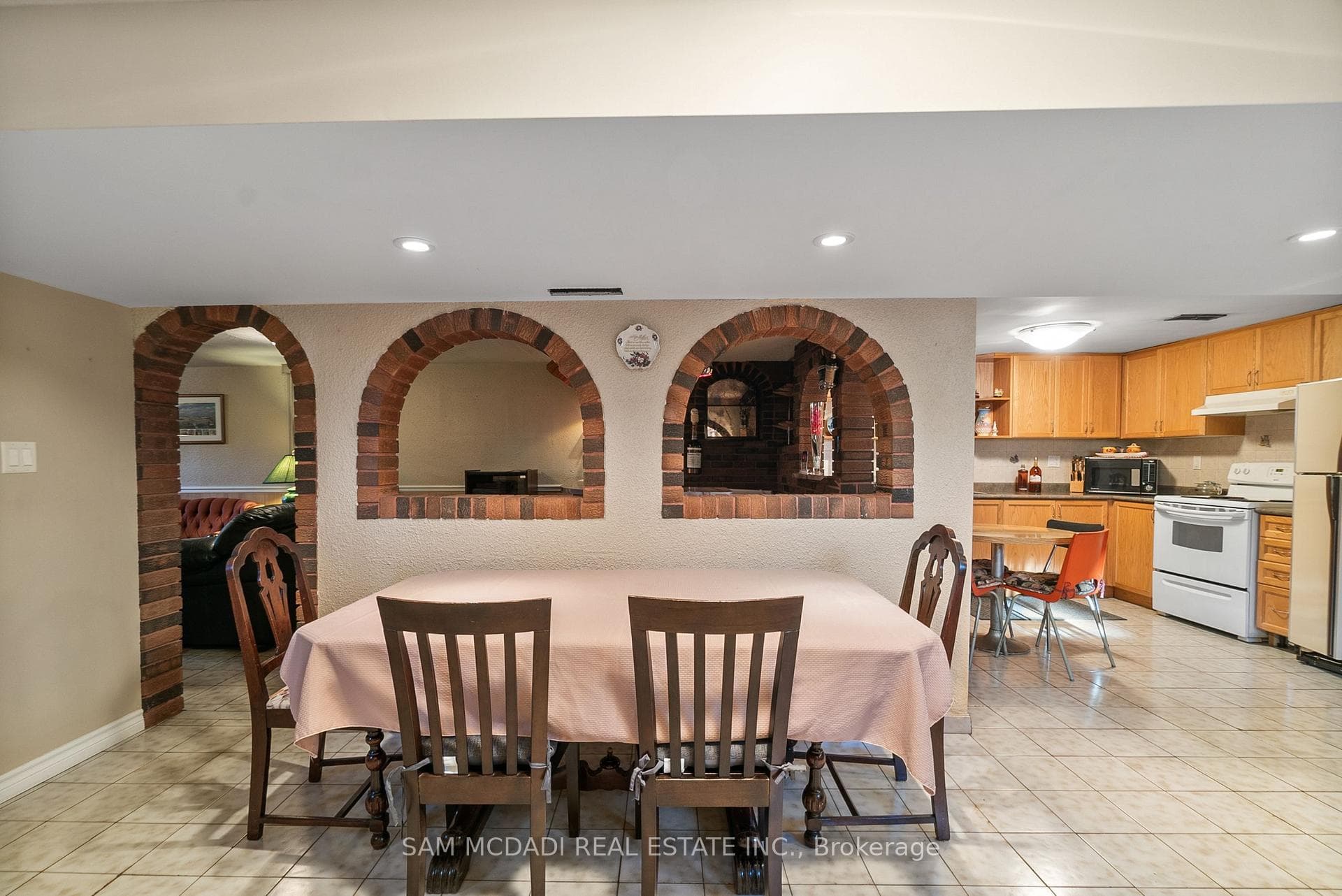83 Evans Avenue photo 34