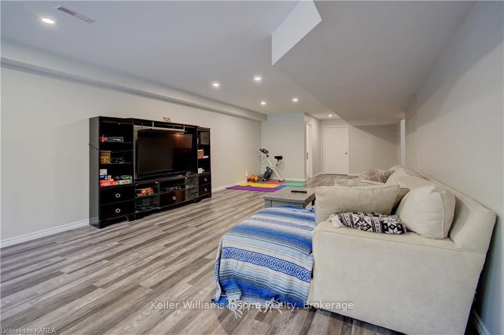 25 SPRINGBROOK Drive photo 27