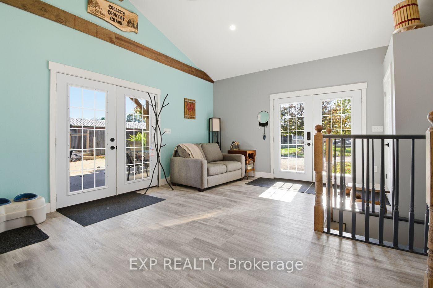 9043 Ridge Road photo 3