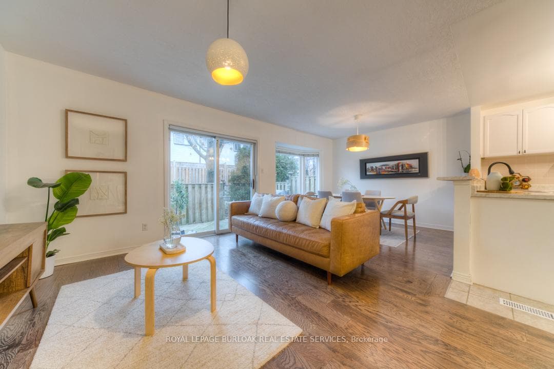1335 Guelph Line Unit 6 photo 6