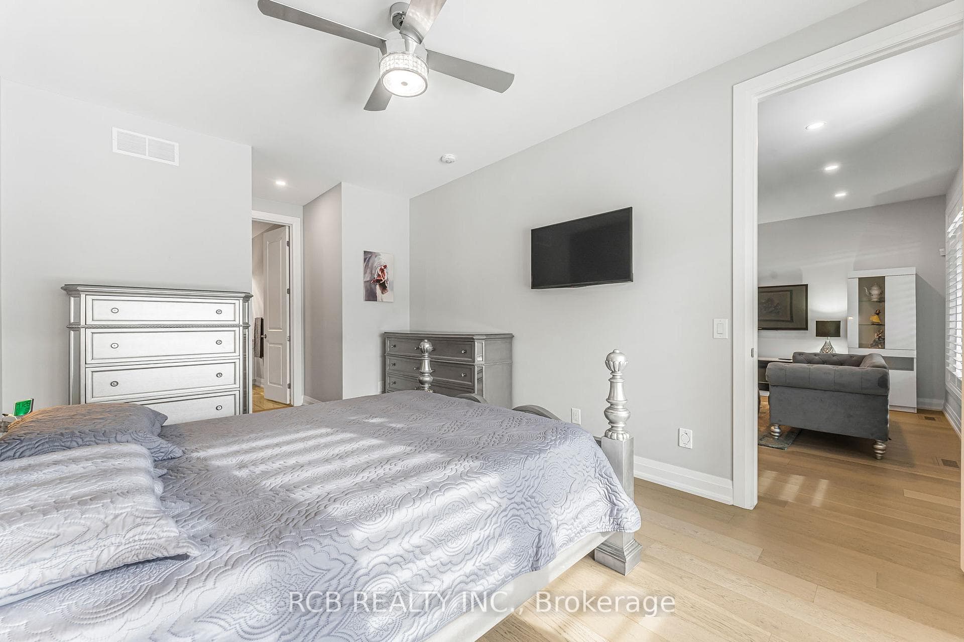 8974 Willoughby Drive Unit 24 photo 19