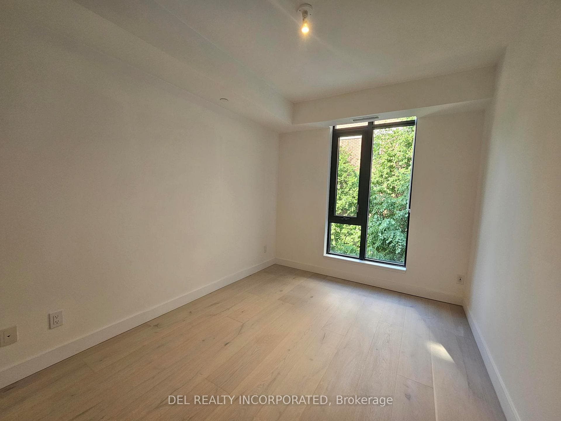 160 Kingsway Crescent Unit 303 photo 4